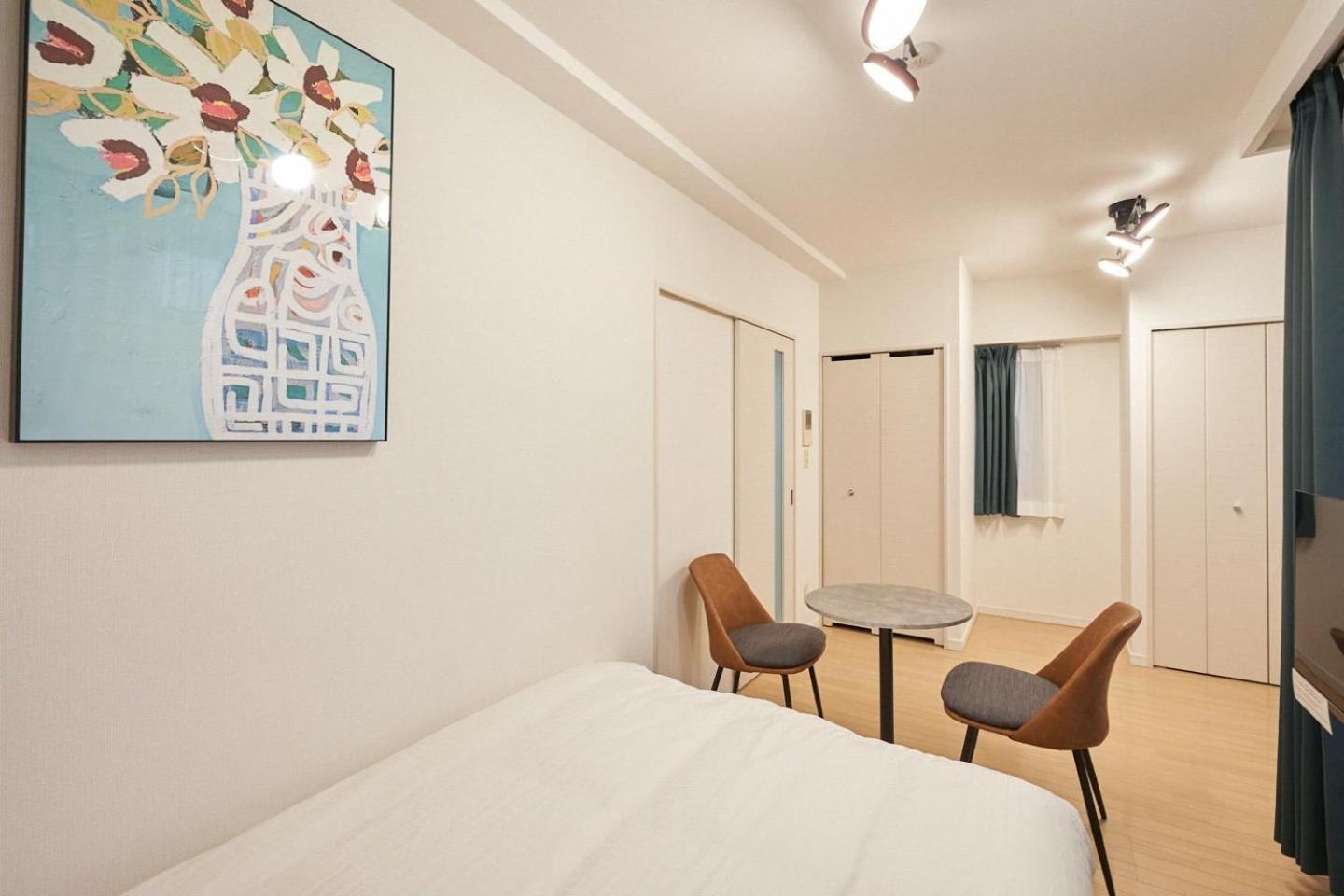 One-Bedroom Apartment photo 1