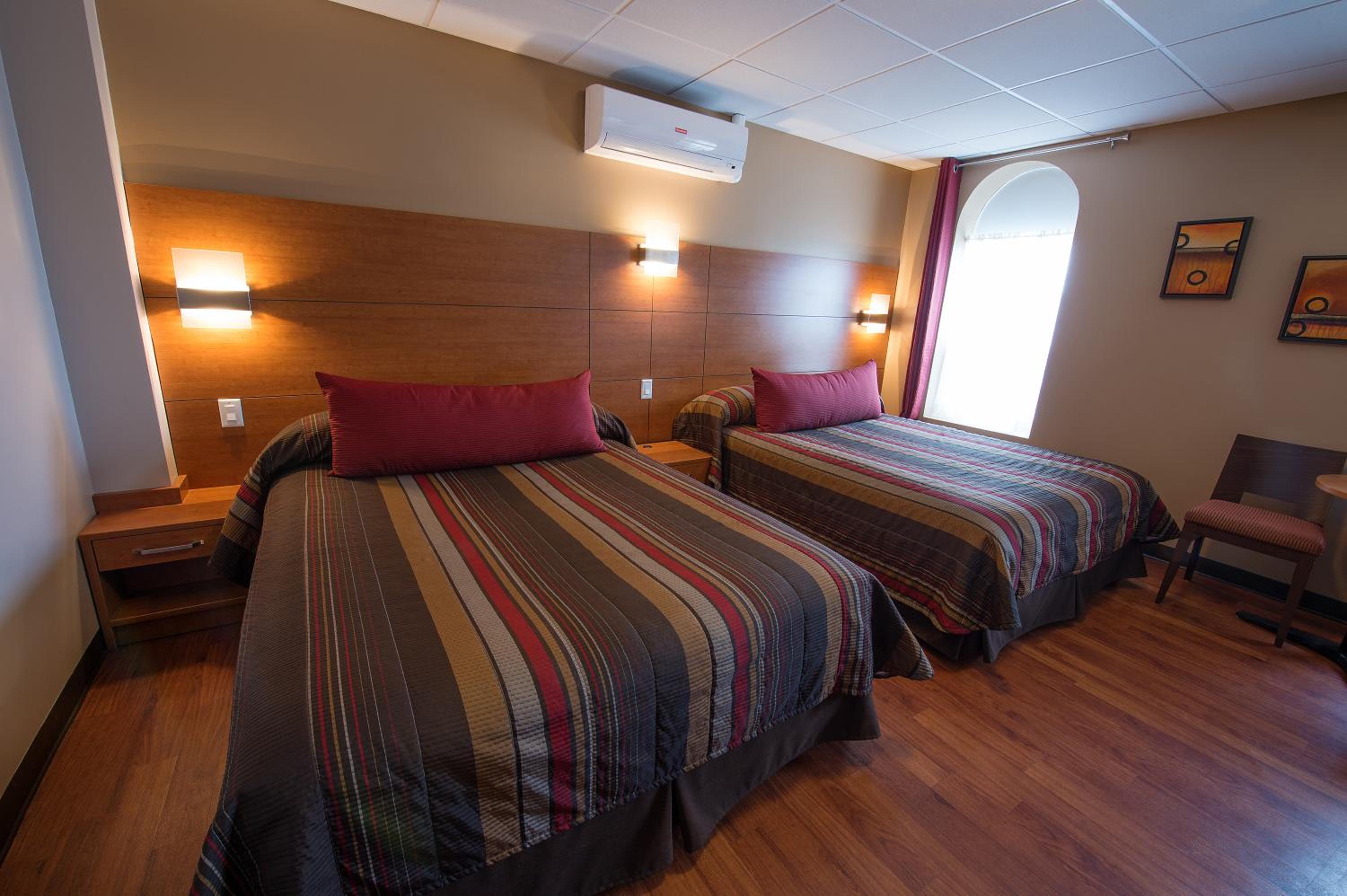 Queen Room with Two Queen Beds photo 3