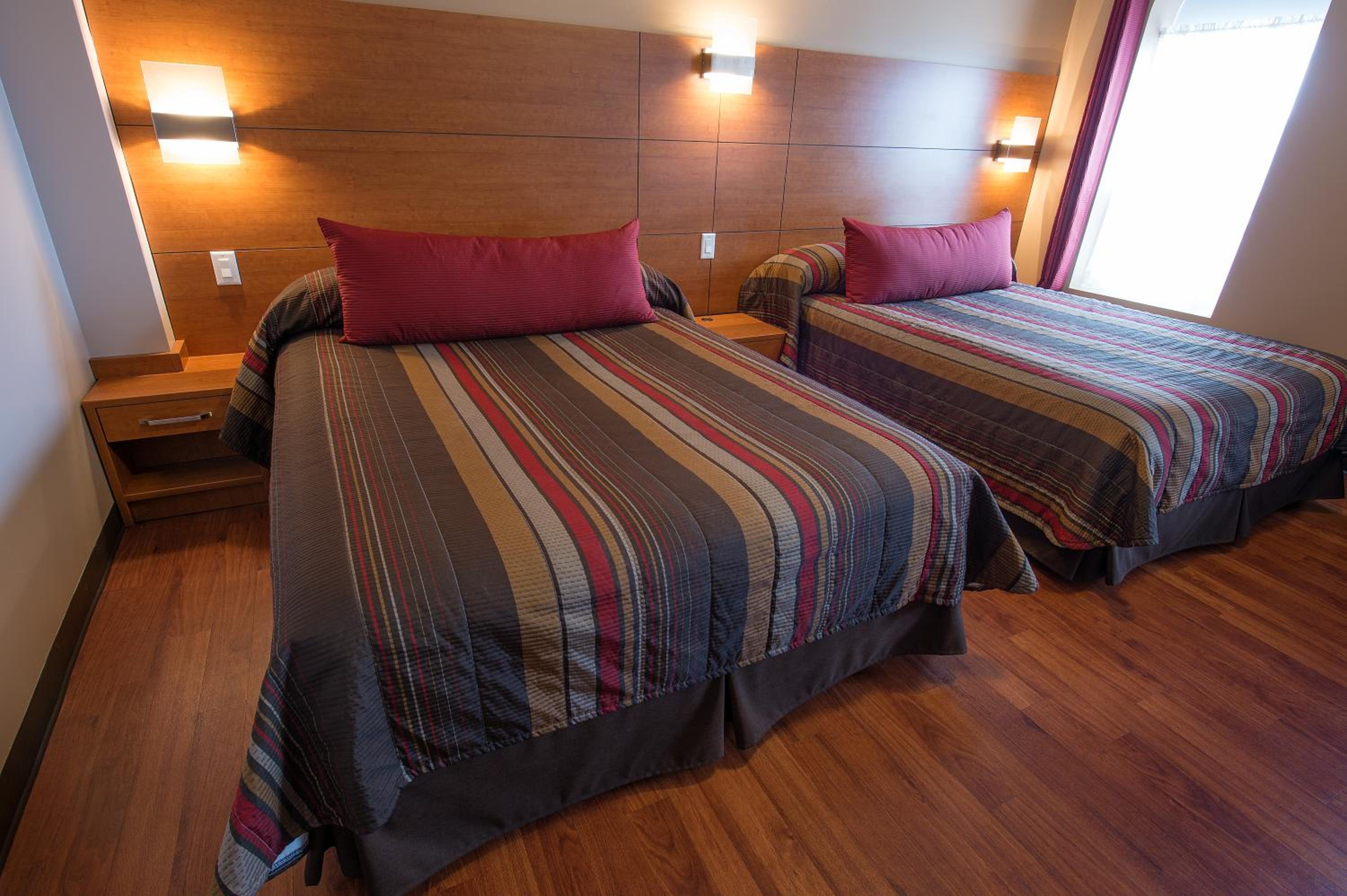 Queen Room with Two Queen Beds photo 2
