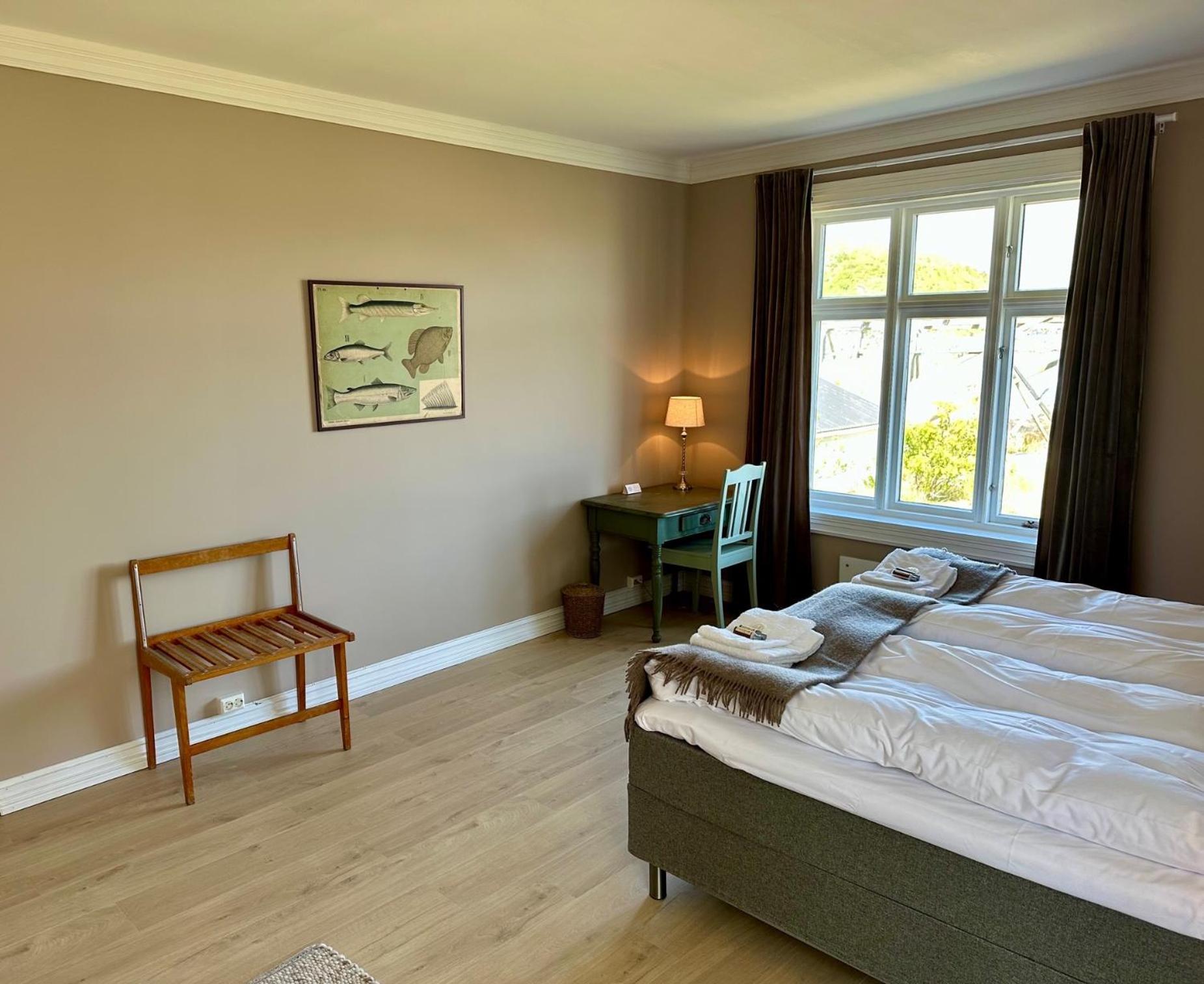 Double Room with Shared Bathroom photo 3