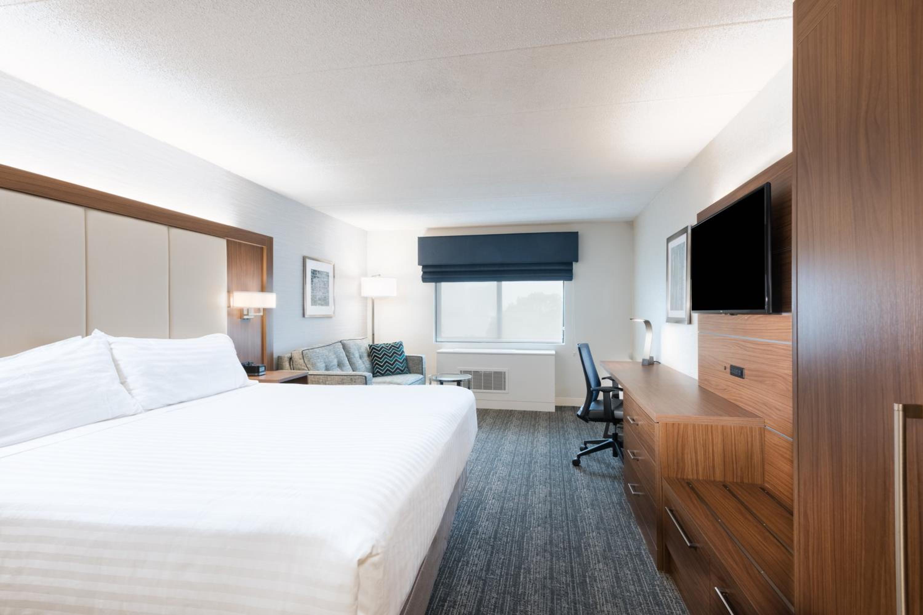 Standard King Room - Photo 3