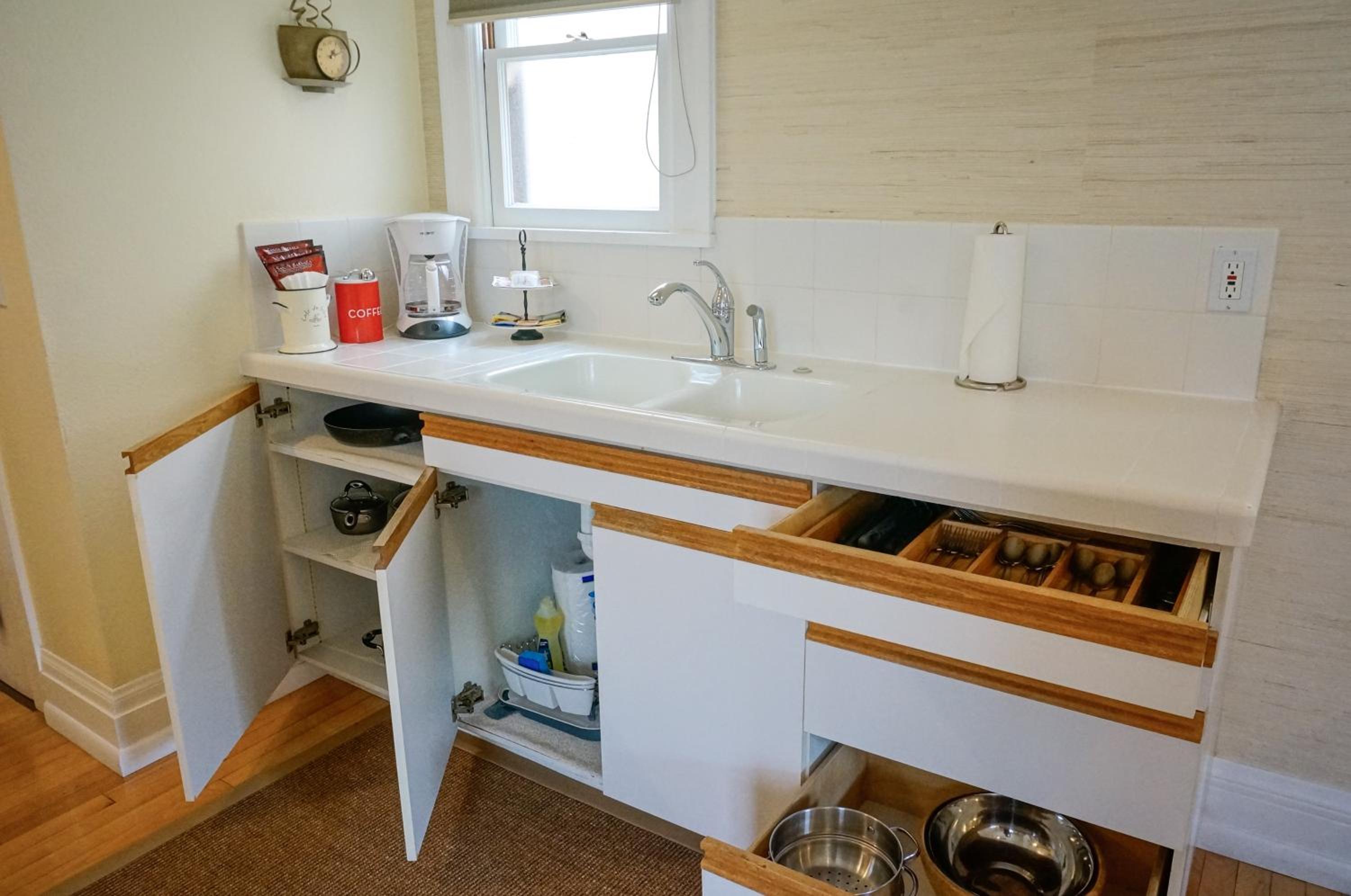 Deluxe King Studio with Kitchen - 118A - Photo 3