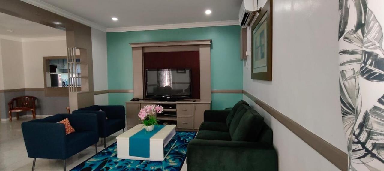 Three-Bedroom Villa photo 2
