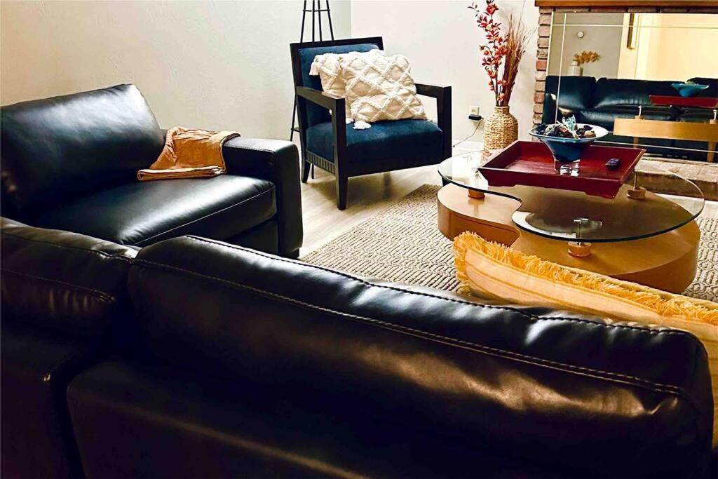 Five-Bedroom House photo 1
