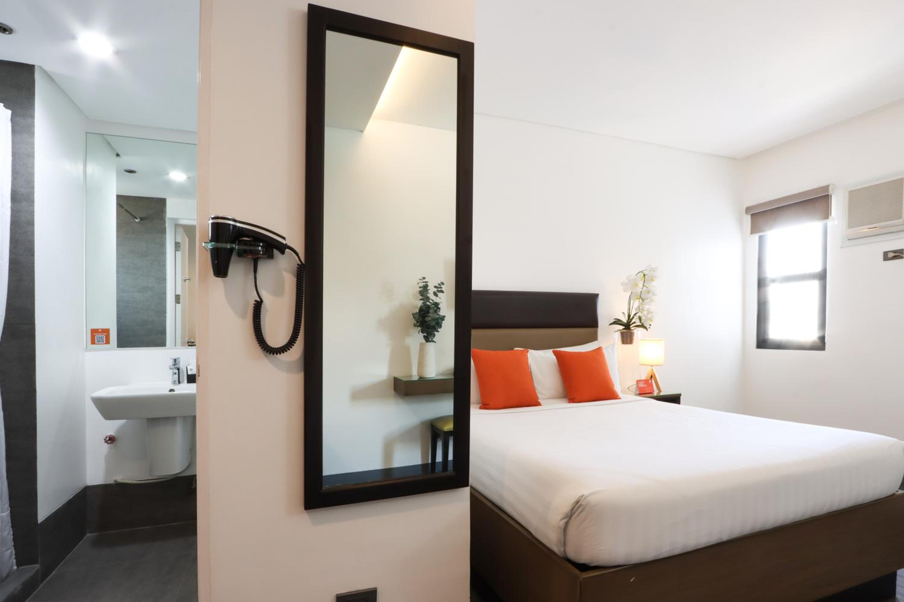 Deluxe Queen Room - Photo 3