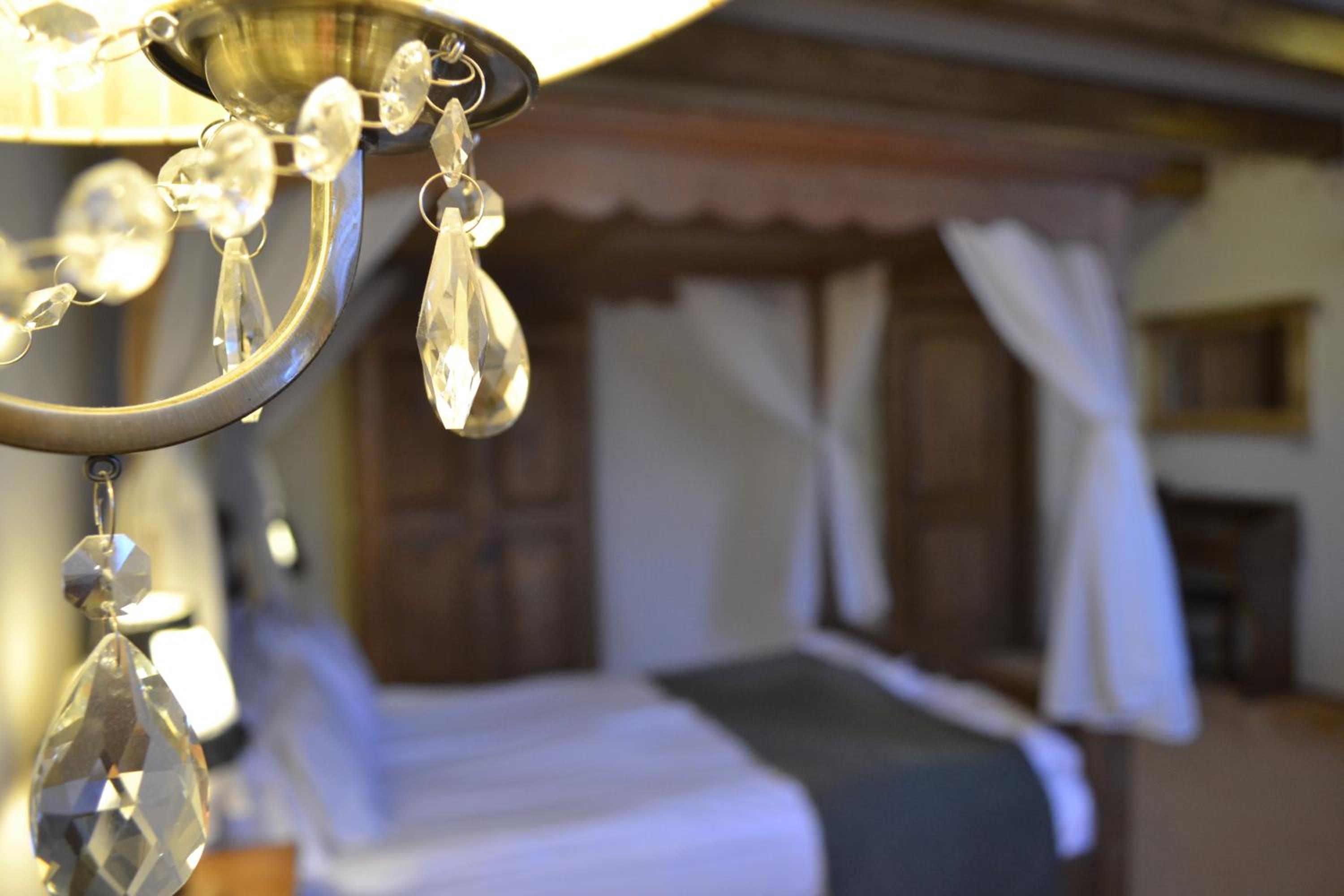 Deluxe Double Room with Canopy Bed - Photo 18