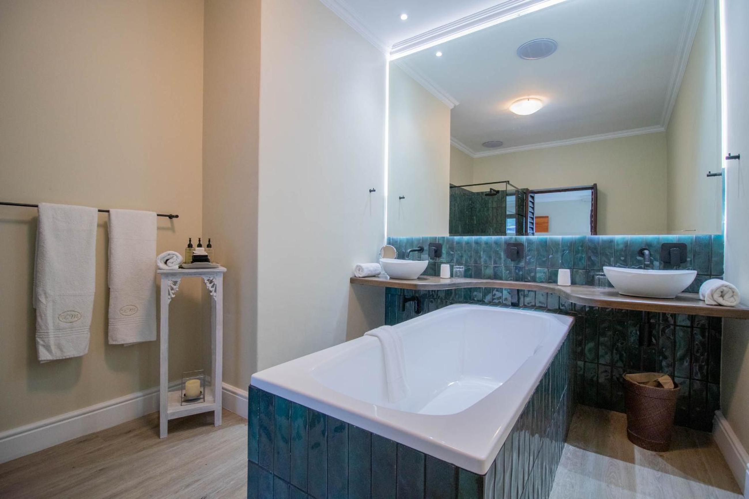 Luxury Mountain Facing Suite  - Photo 5