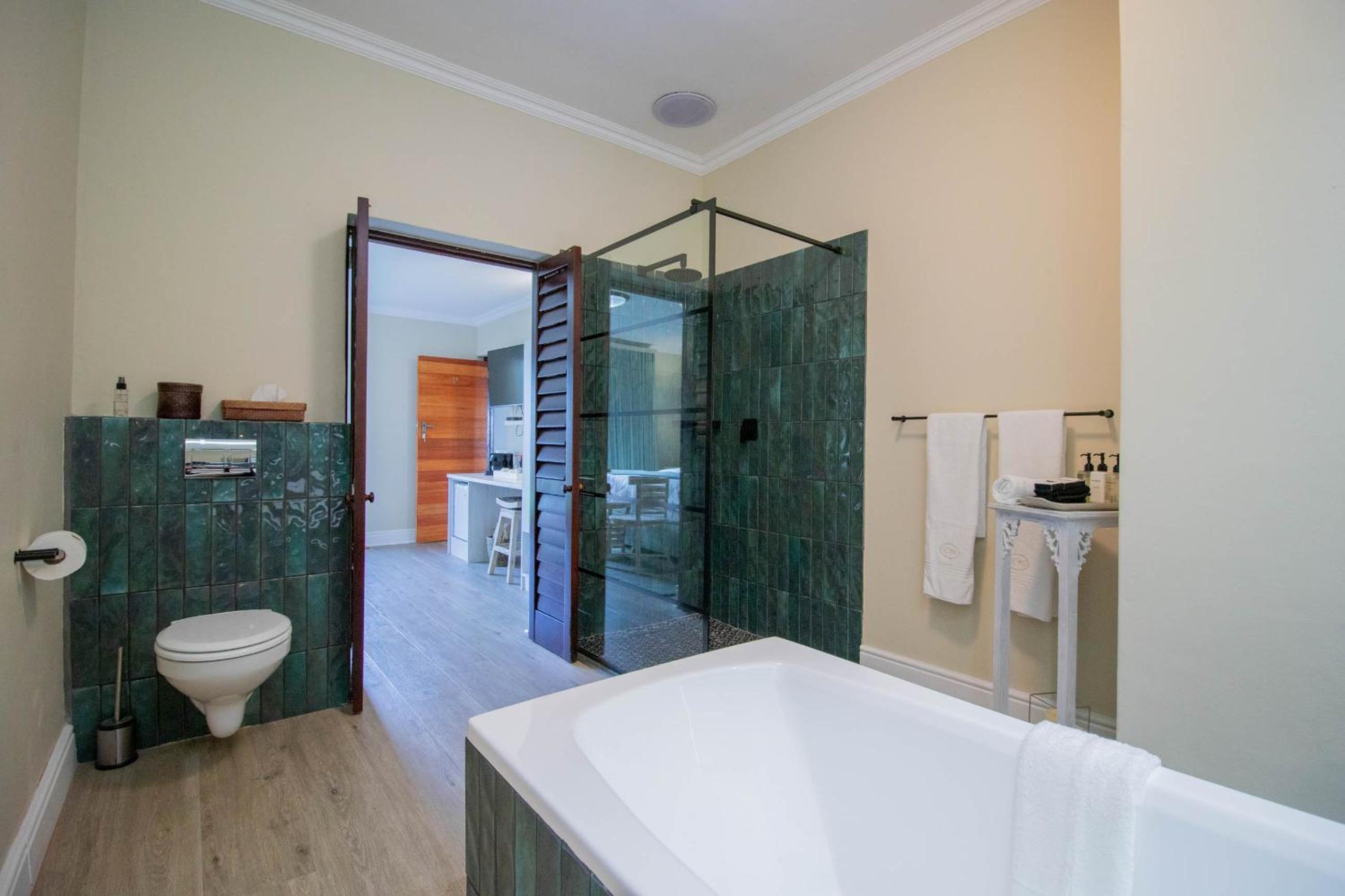 Luxury Mountain Facing Suite  - Photo 2