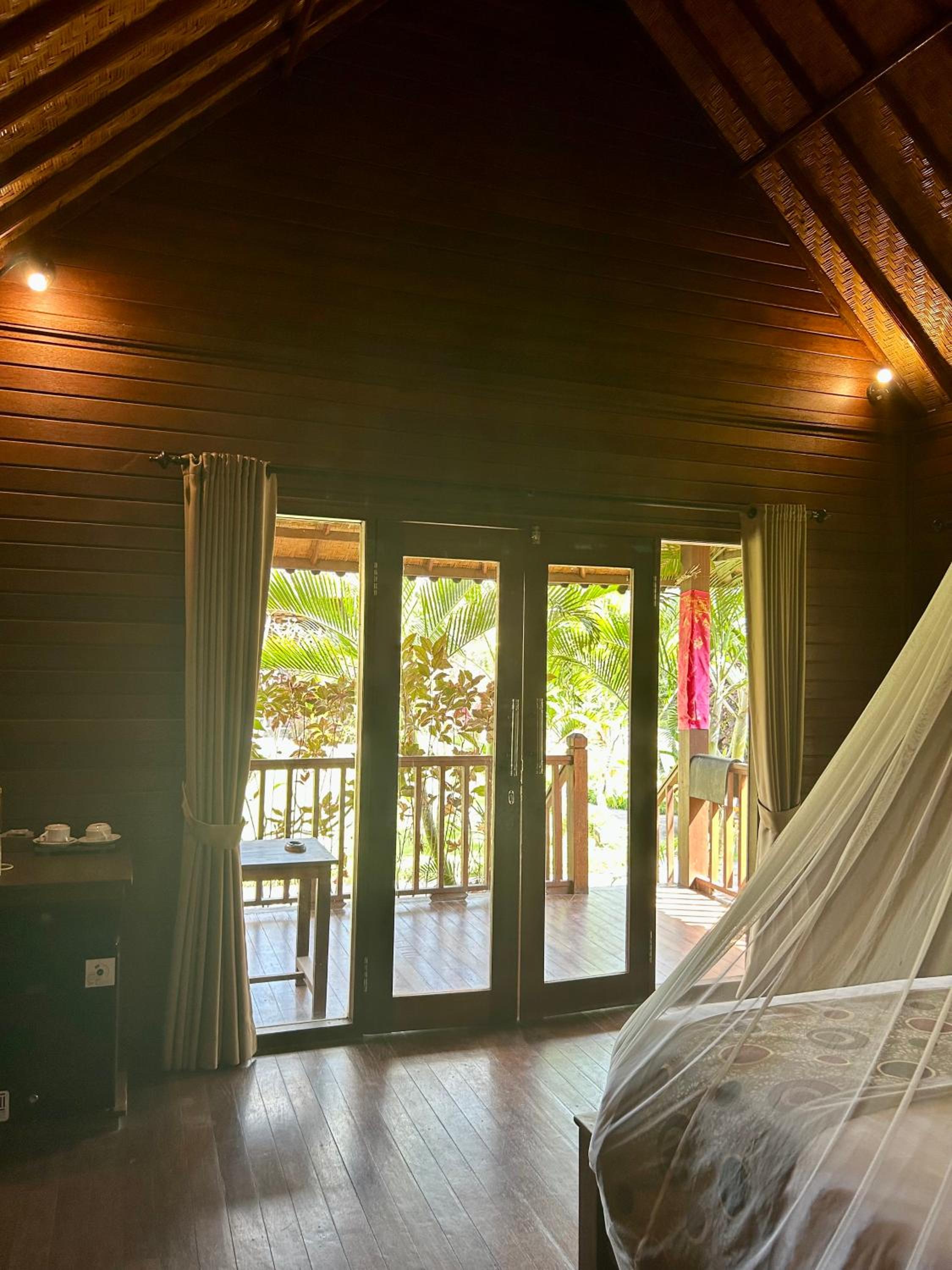 Deluxe Double Room with Balcony - Photo 16