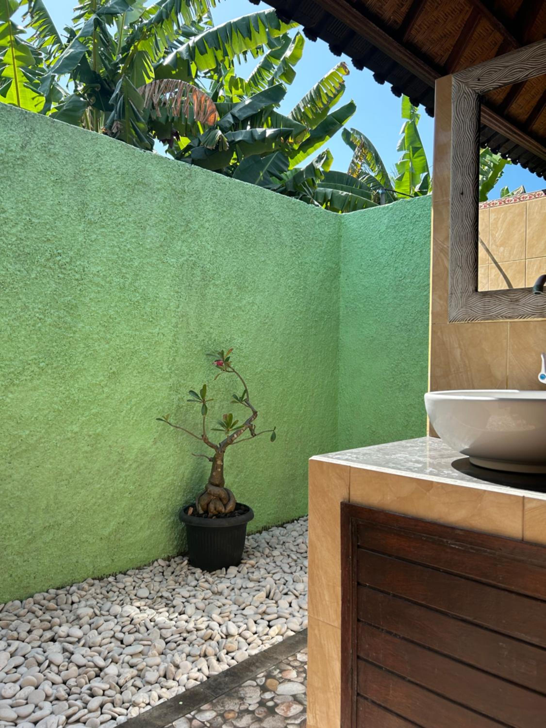 Deluxe Double Room with Balcony - Photo 12