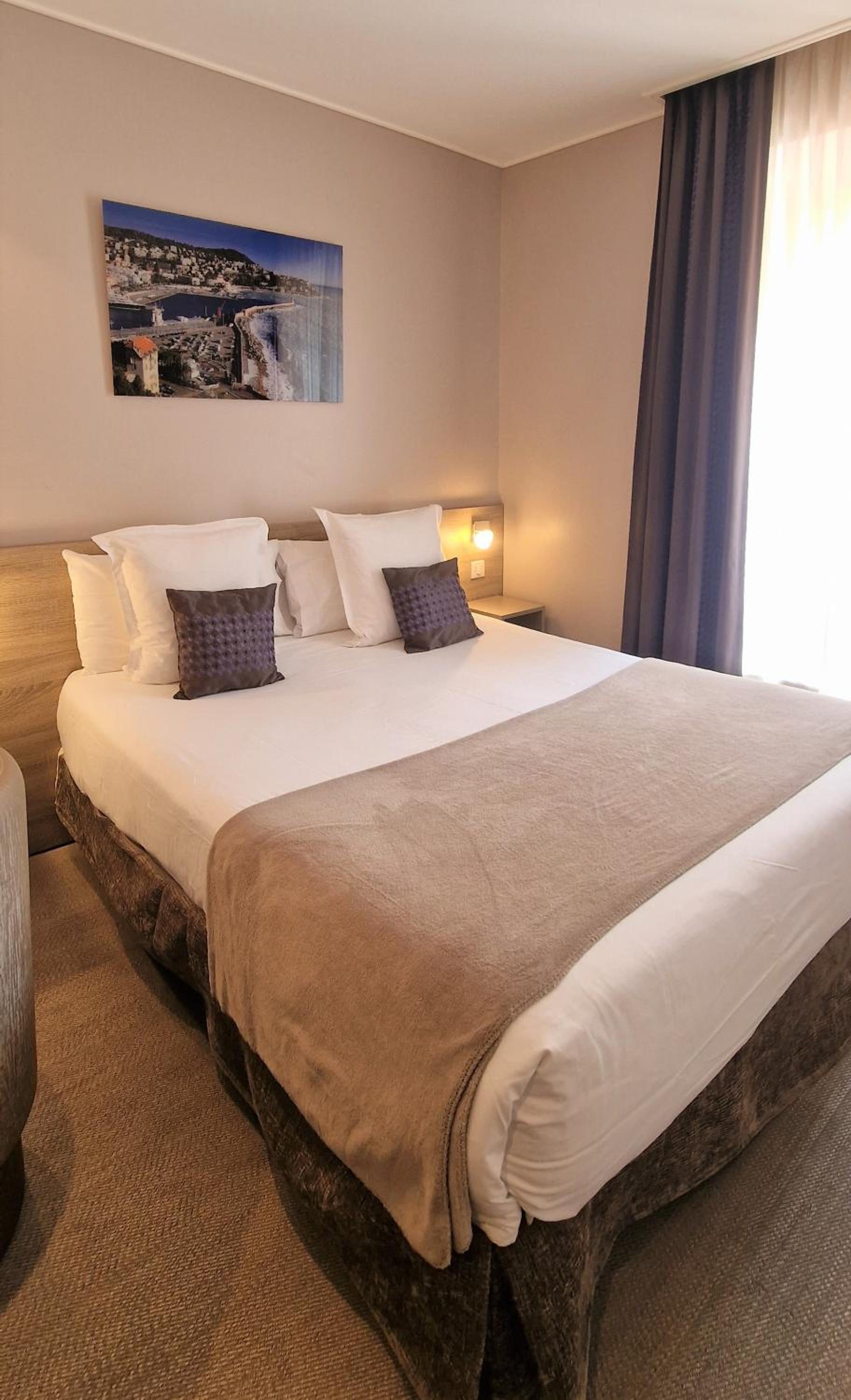 Superior Double or Twin Room - Patio View - Photo 15