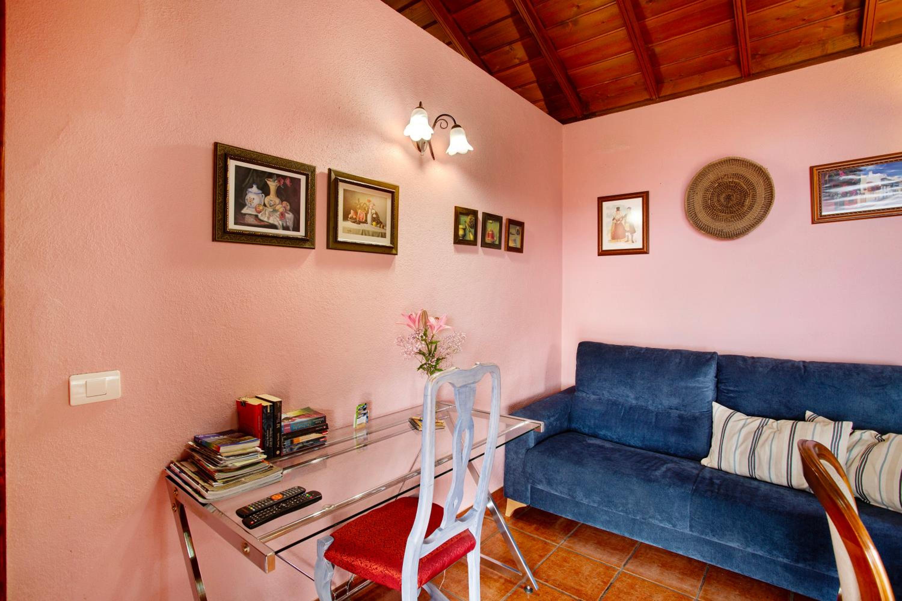 One-Bedroom House photo 2