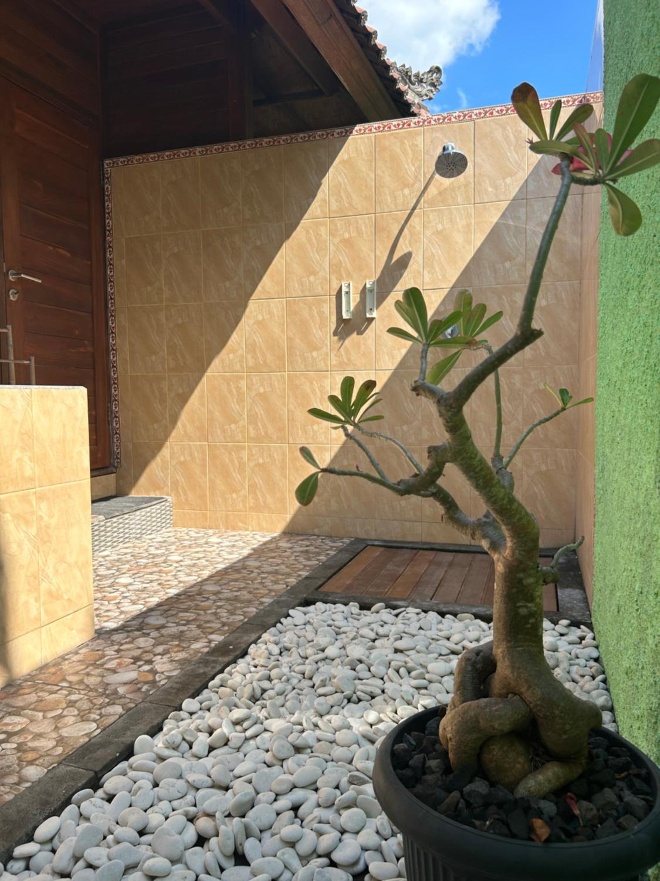 Deluxe Double Room with Balcony - Photo 10