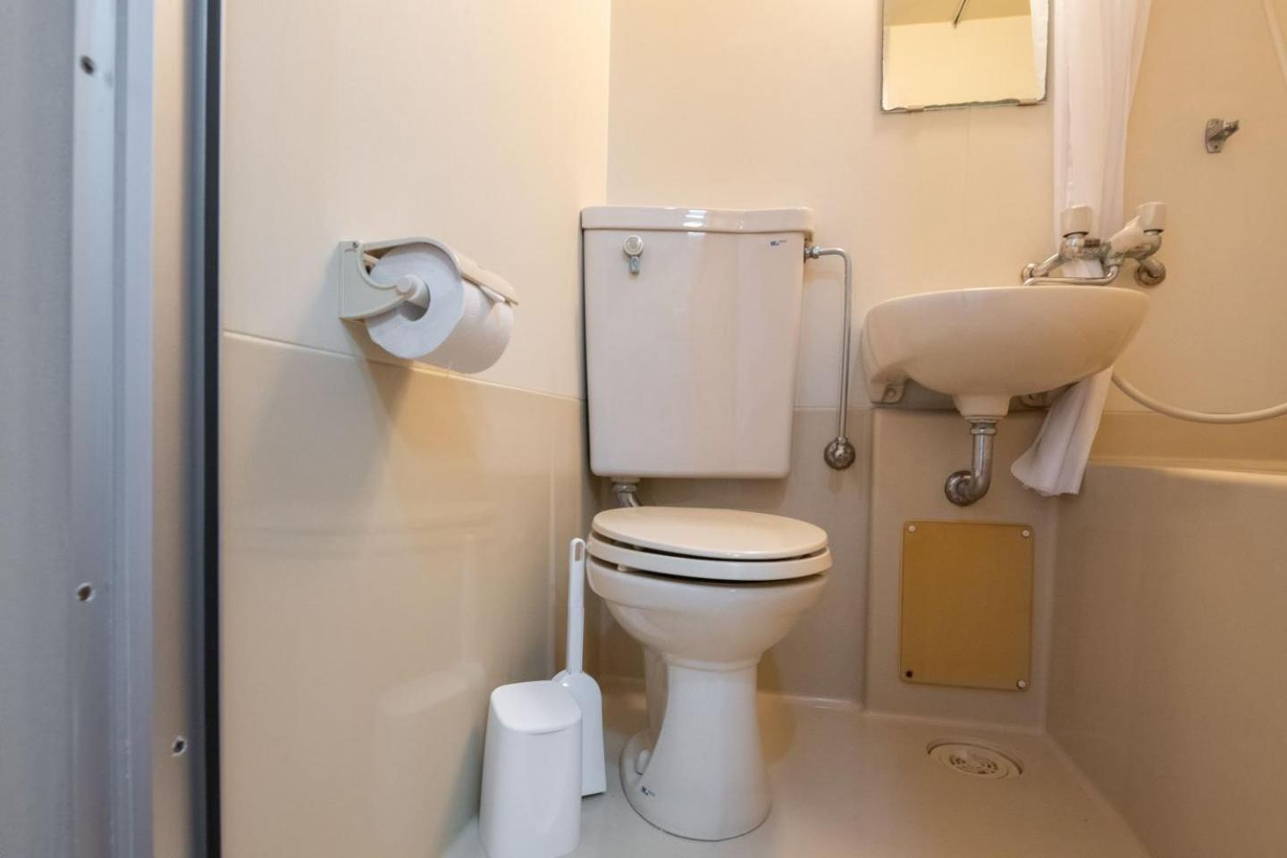 One-Bedroom Apartment thumbnail 5