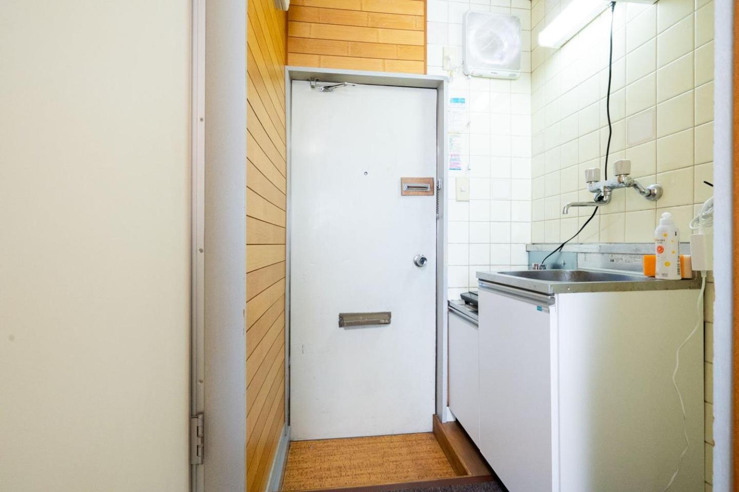 One-Bedroom Apartment thumbnail 6