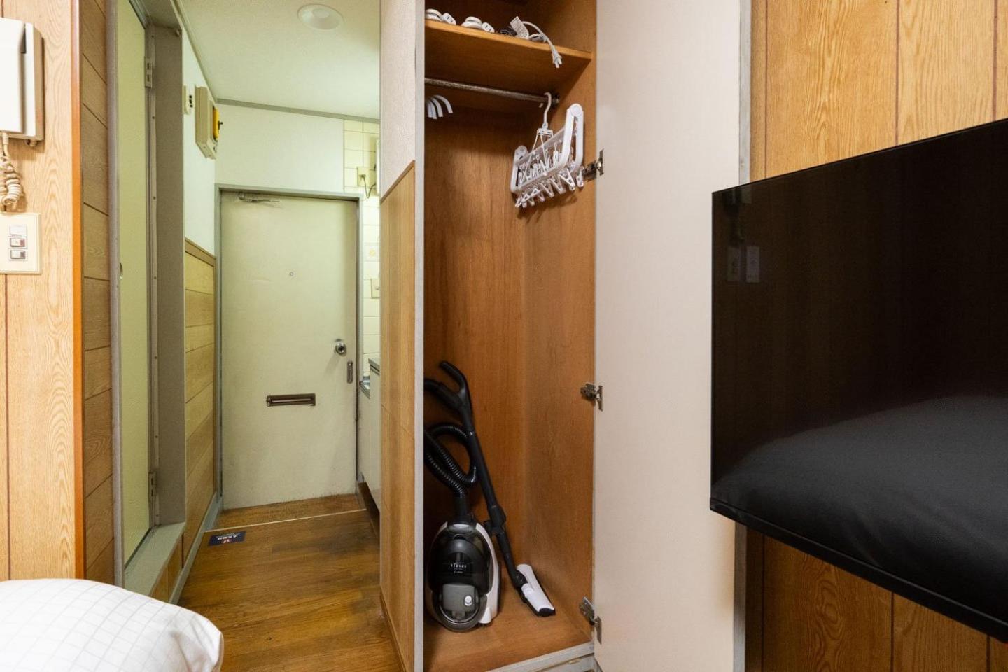 One-Bedroom Apartment thumbnail 6
