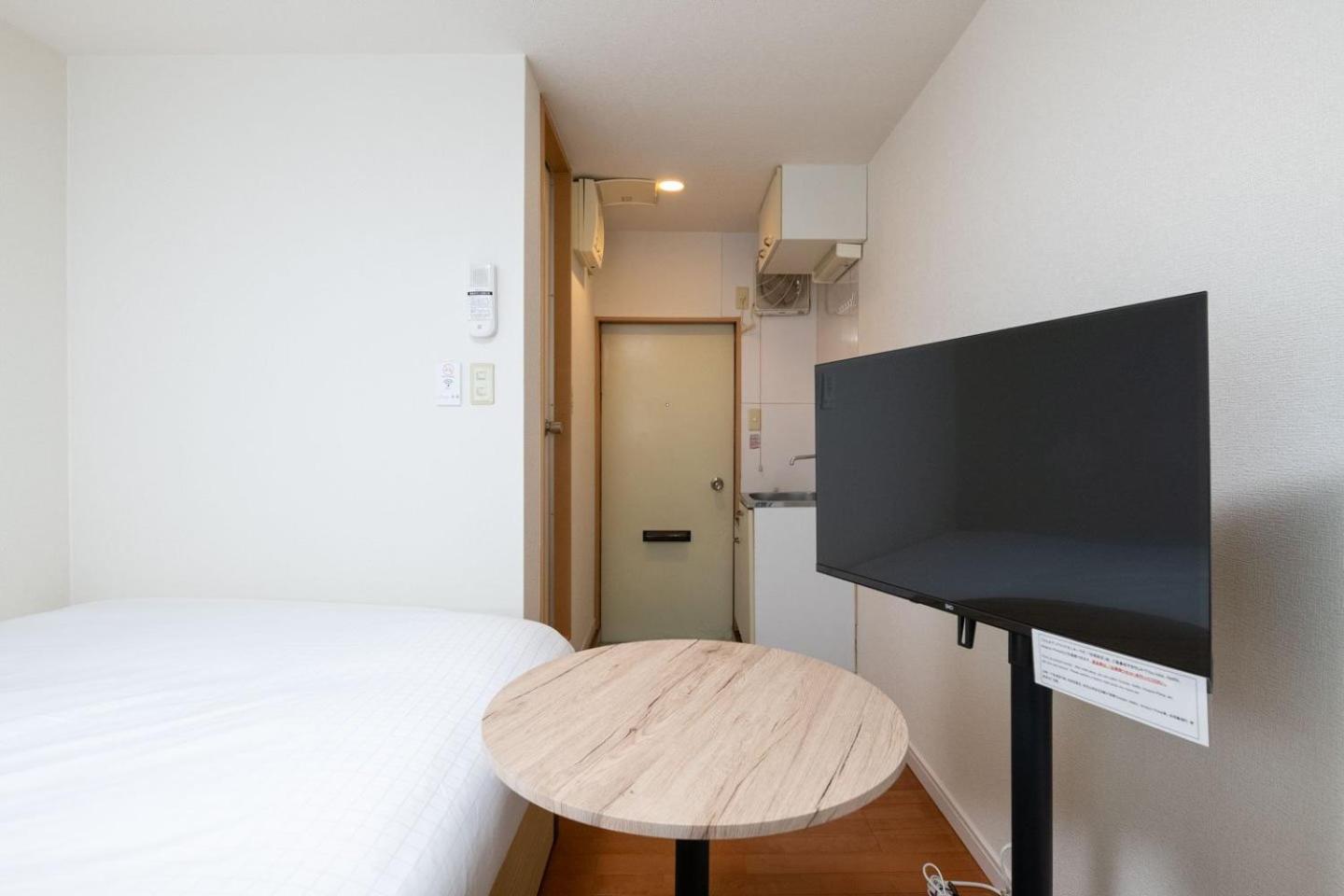 One-Bedroom Apartment thumbnail 6