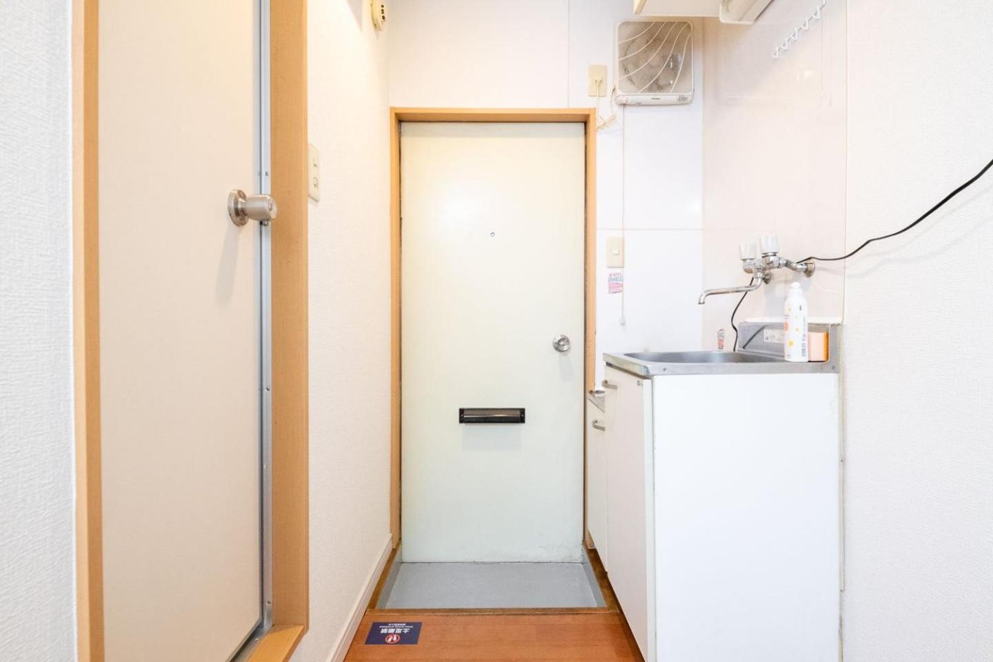 One-Bedroom Apartment thumbnail 6