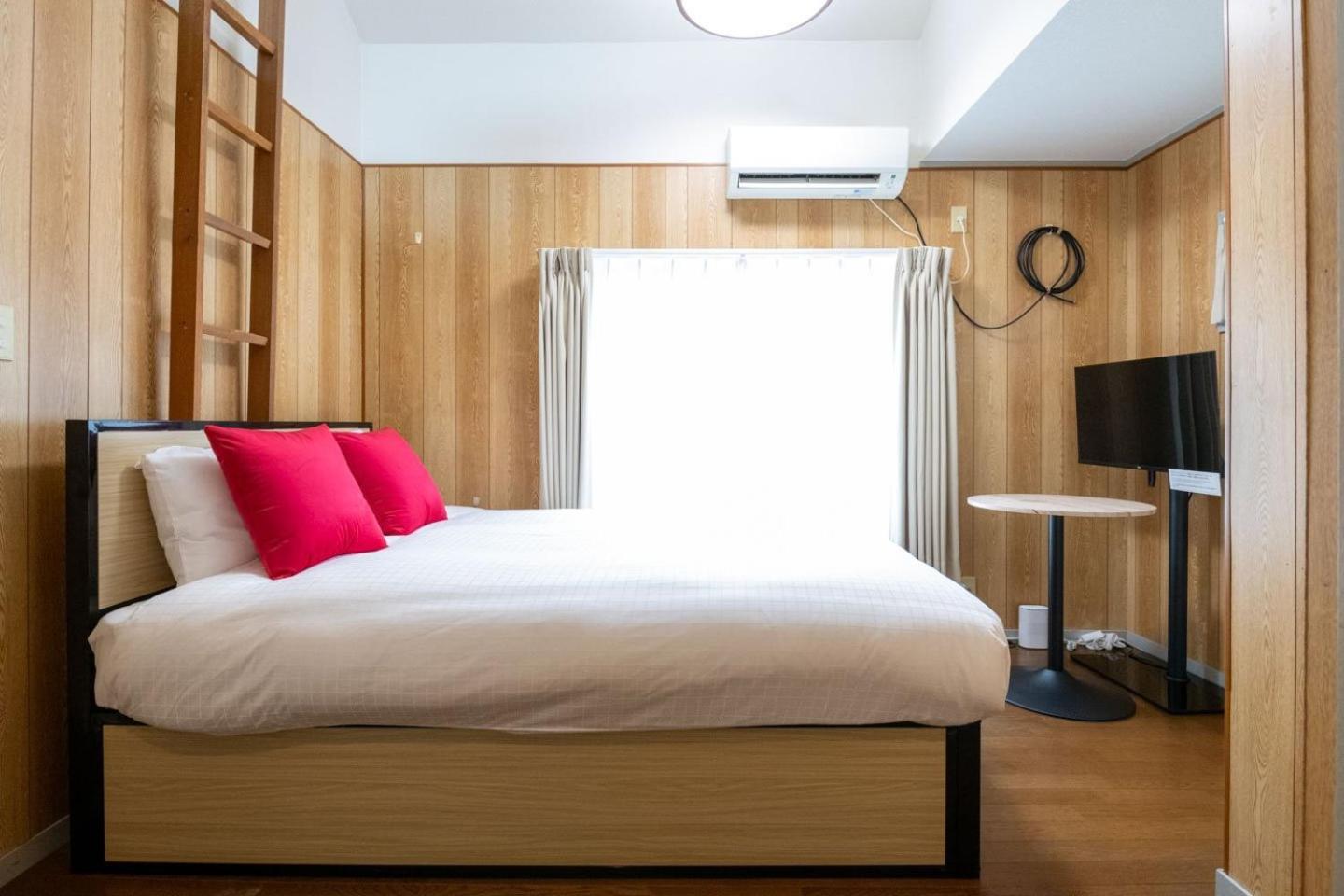 One-Bedroom Apartment thumbnail 5