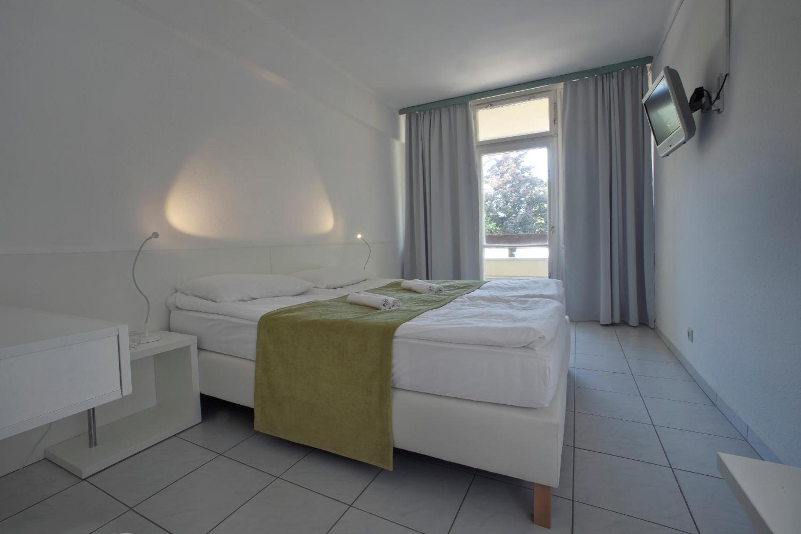 Double Or Twin Room With Extra Bed photo 2