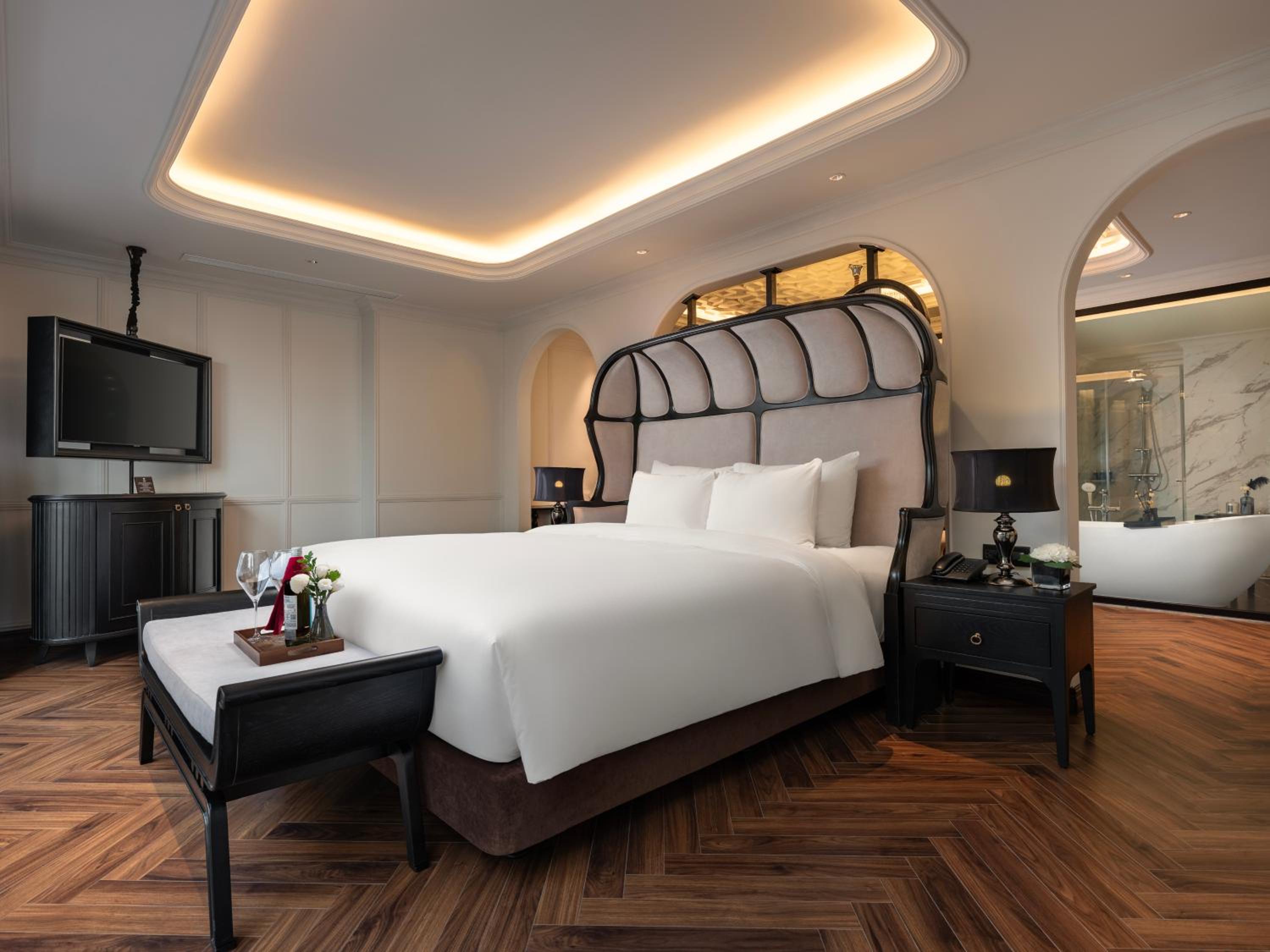 Grand Colonial Terrace Suite City View with Private Jacuzzi & Spa Benefits - Photo 7