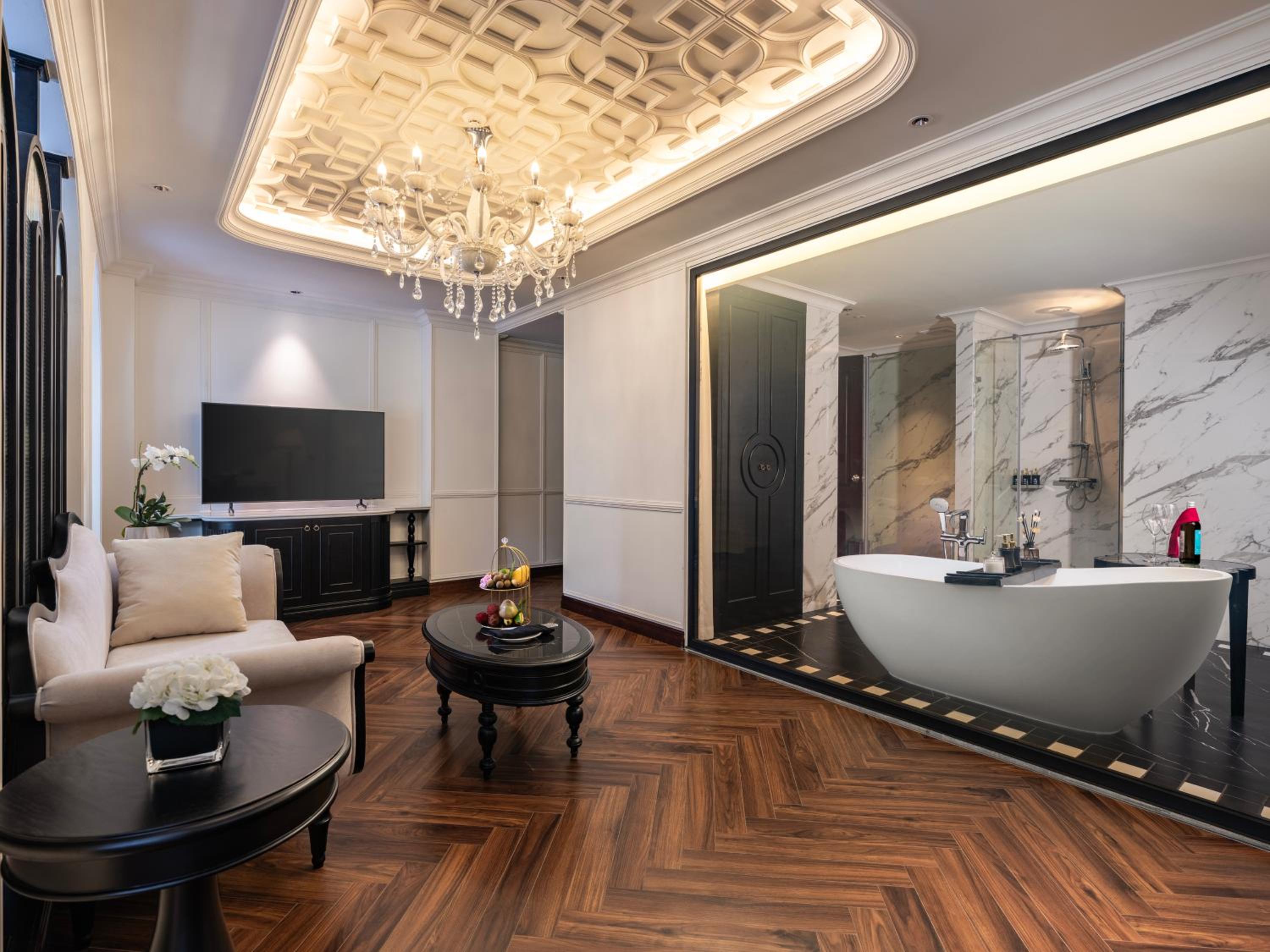 Grand Colonial Terrace Suite City View with Private Jacuzzi & Spa Benefits - Photo 6