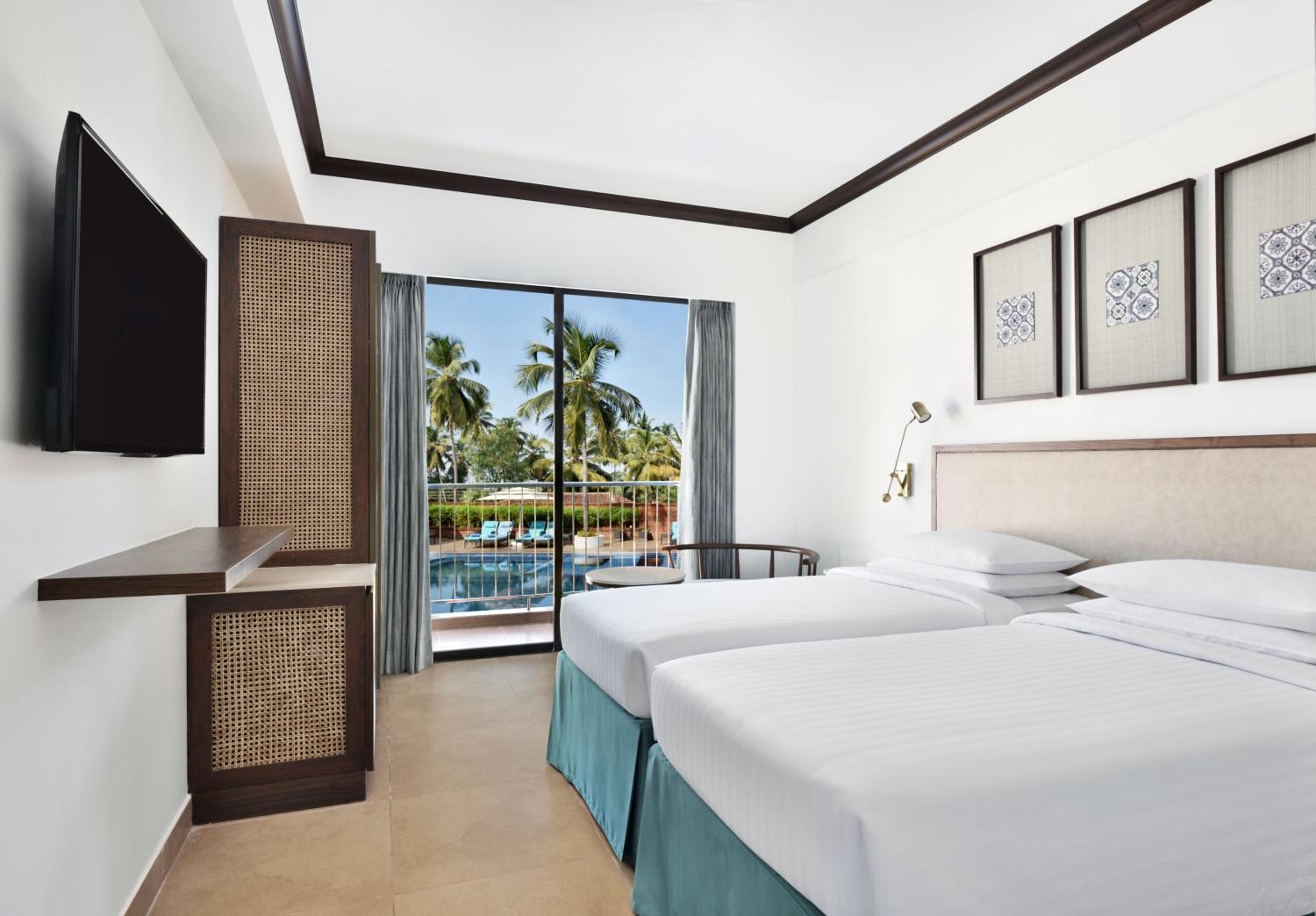 Premium Twin Room with Balcony & Pool View - 02 Complimentary Pints of Beer on Arrival photo 3