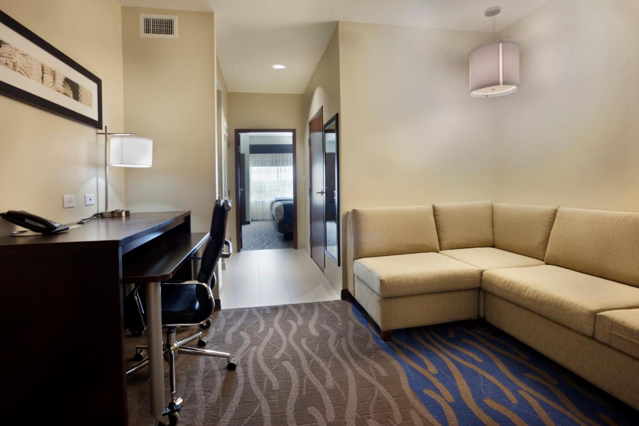 One-Bedroom King Suite - Photo 3