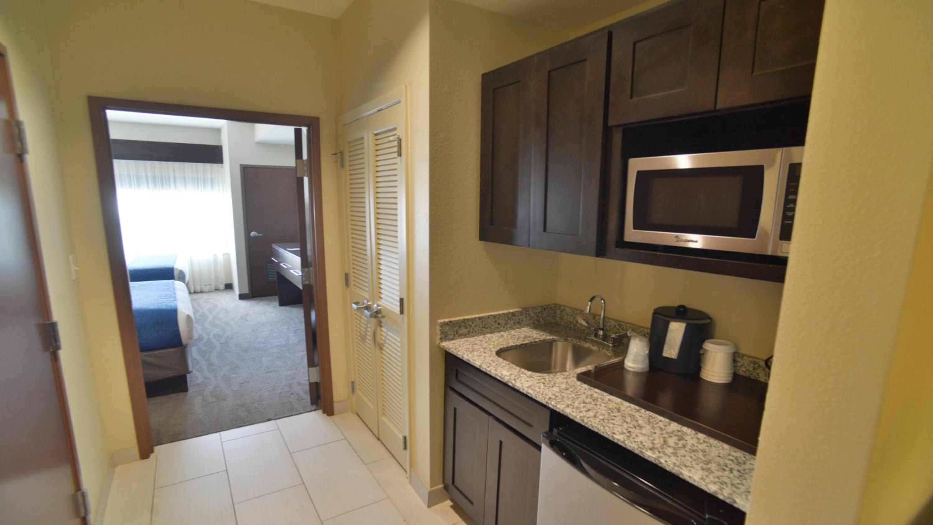 One-Bedroom Suite with Two Queen Beds - Photo 1