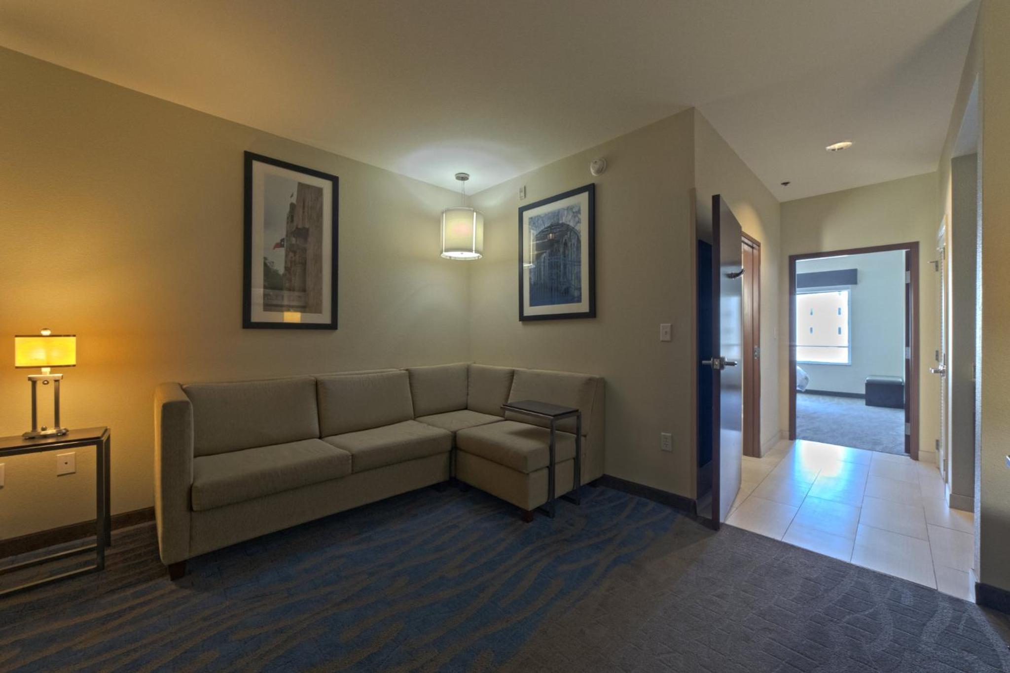 Standard King Room - Photo 6