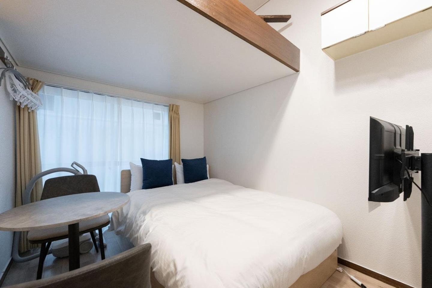 One-Bedroom Apartment photo 1