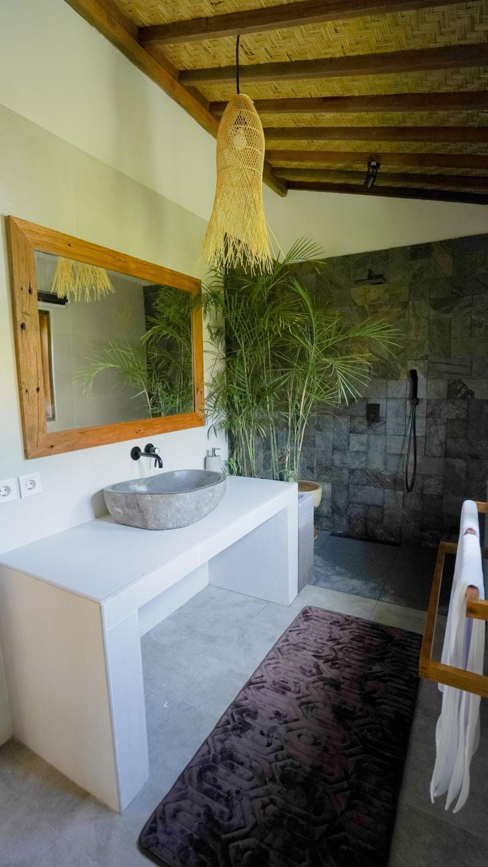 Deluxe Double Room with Balcony photo 2