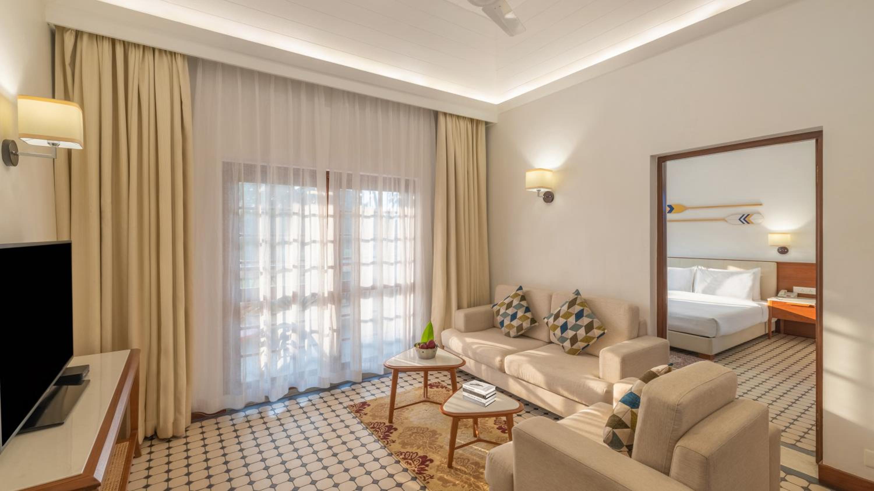 Premium King Suite – 4 pints of beer bucket per stay, 10% Discount on Food & Beverages, Laundry and SPA photo