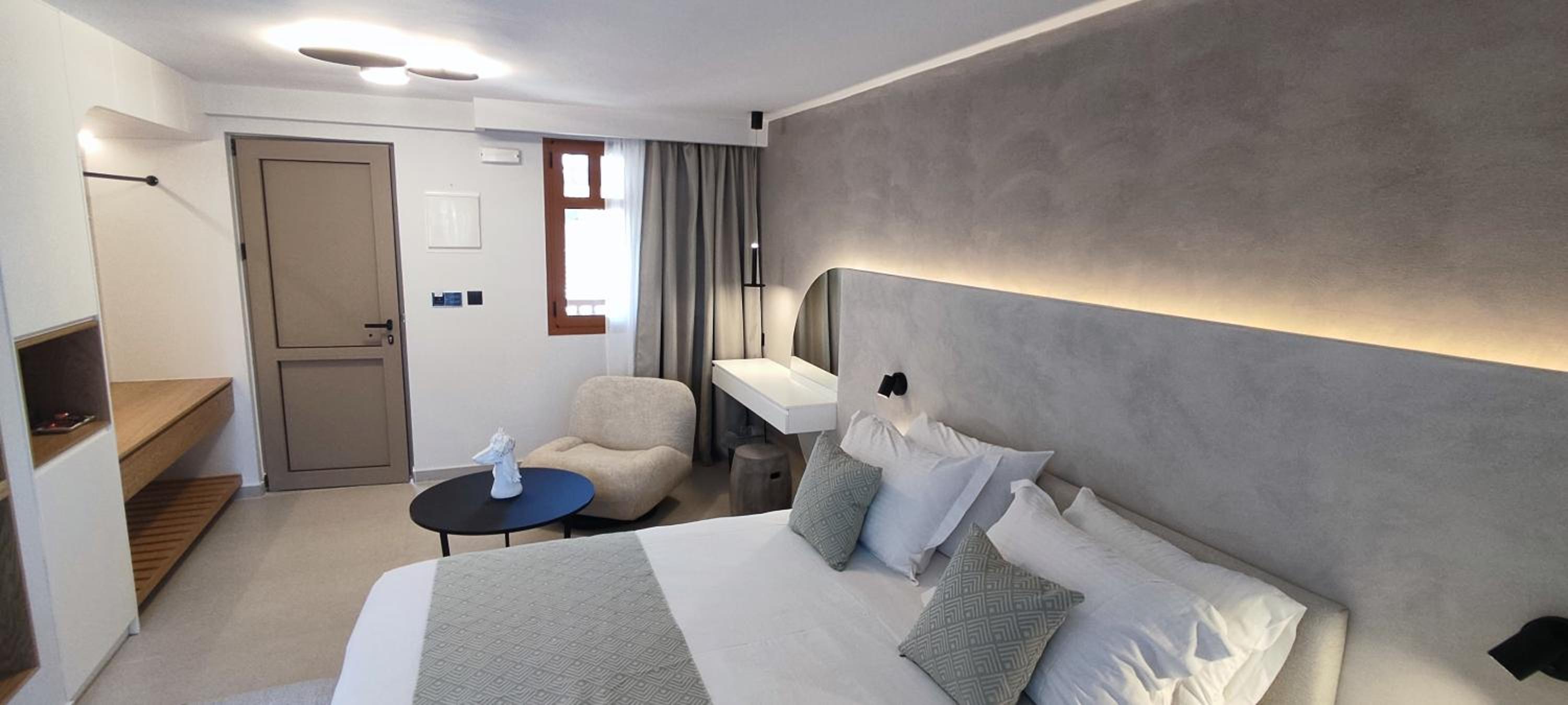 Superior Suite with City View
