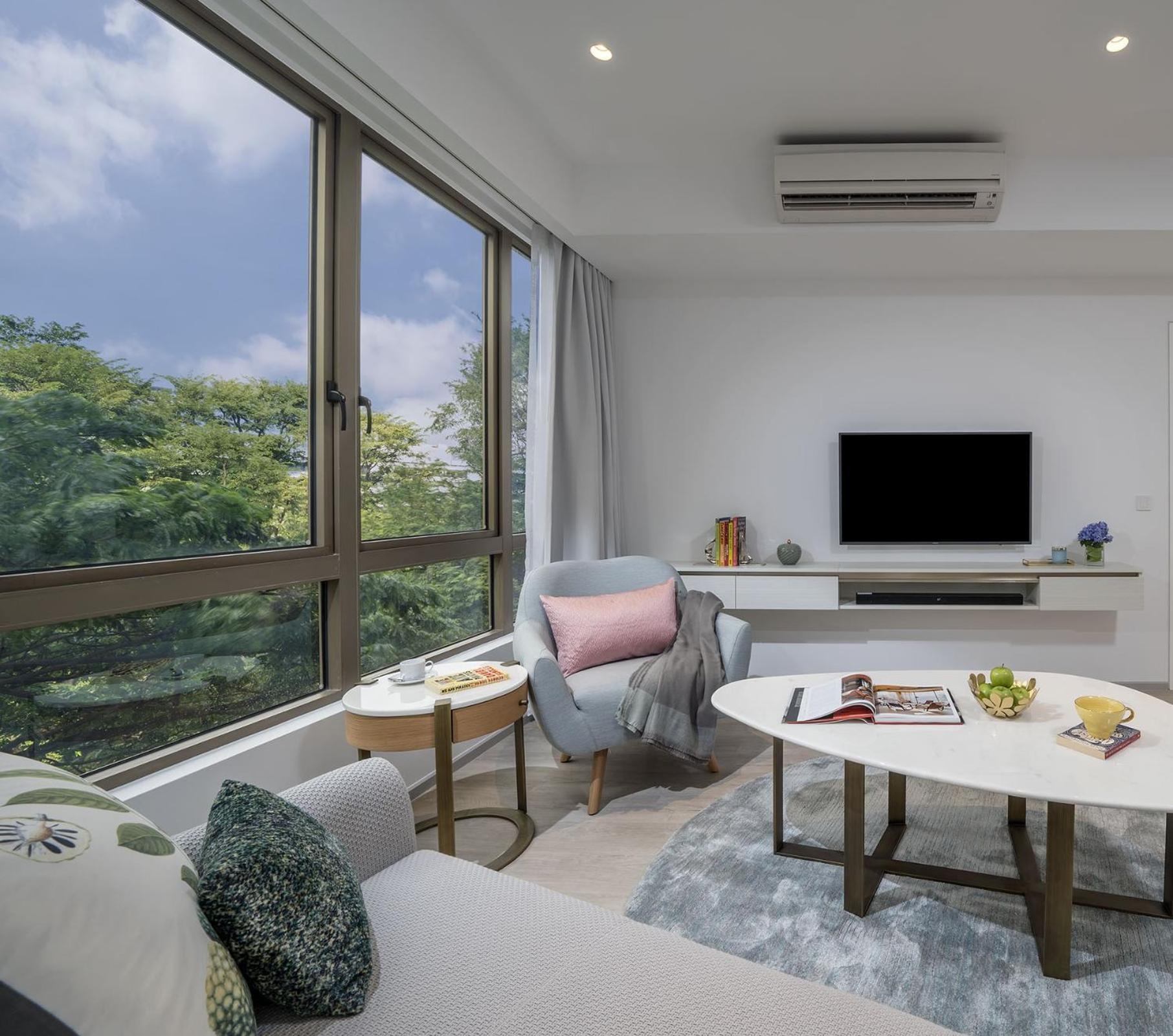 Two-Bedroom Apartment with King and Queen beds photo 1