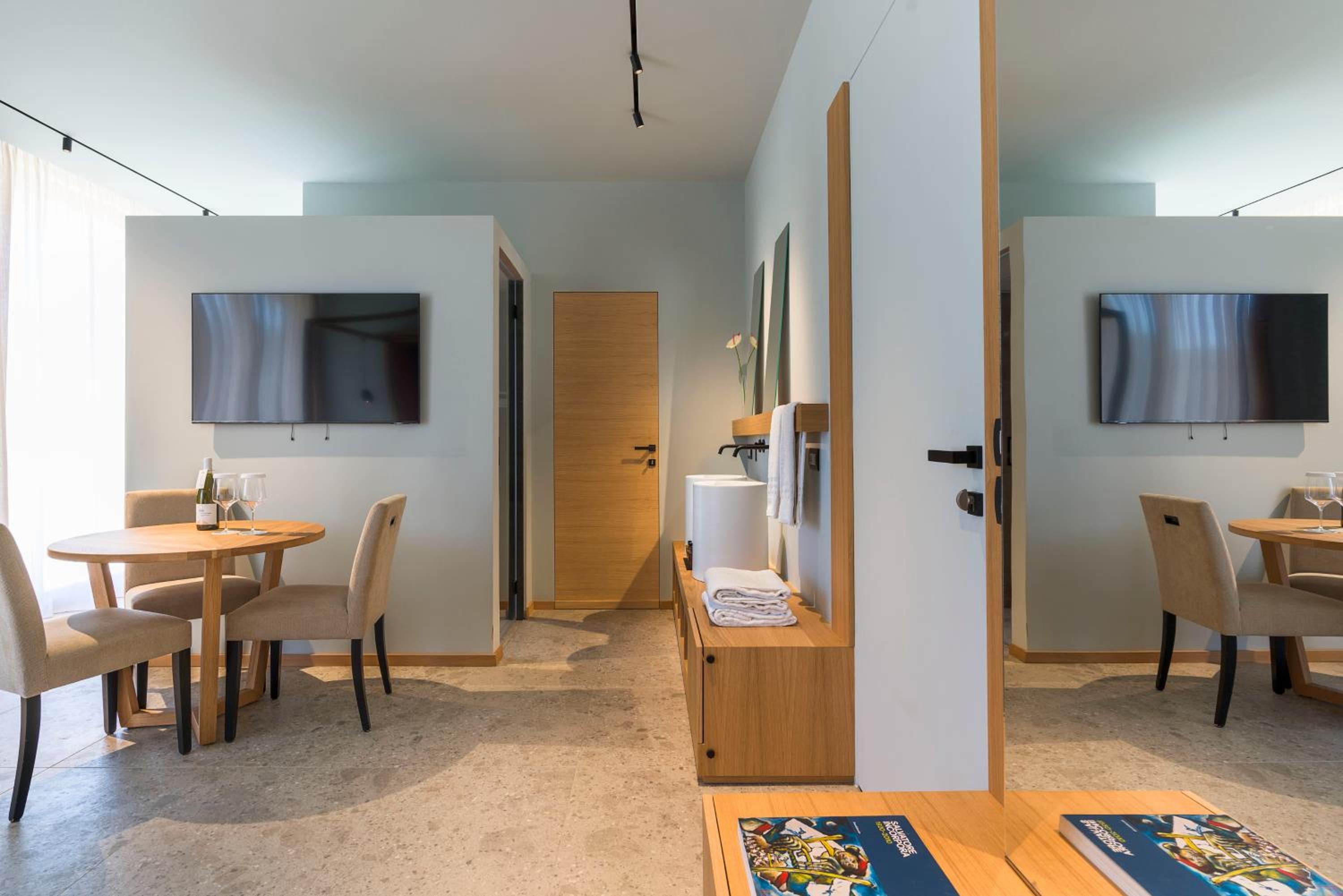 Suite with Terrace - Photo 5