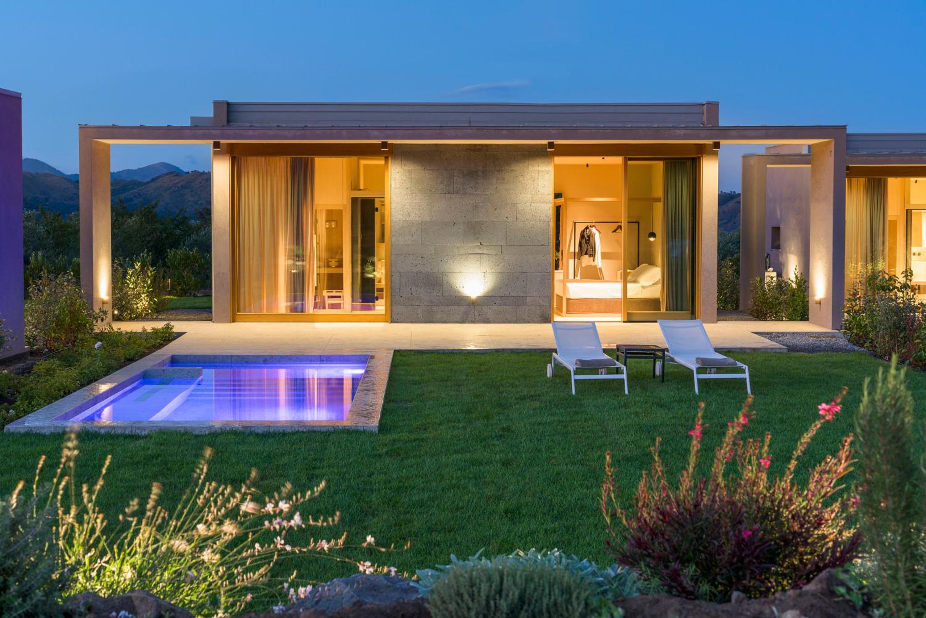 Suite with Private Pool - Photo 12