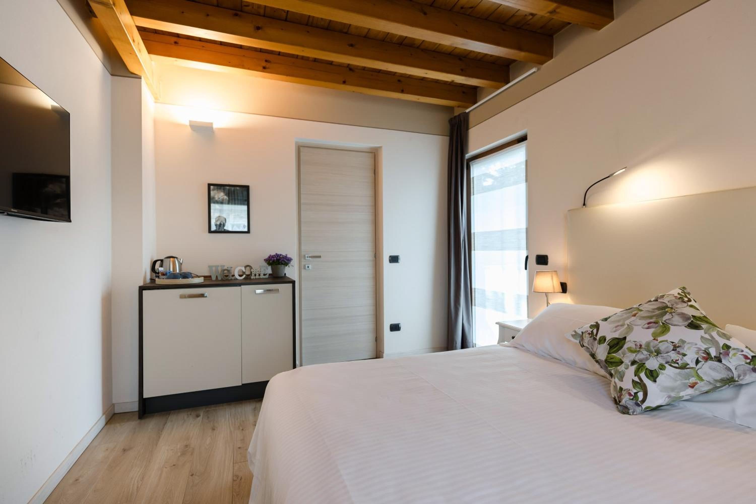 Double or Twin Room with Terrace photo 2
