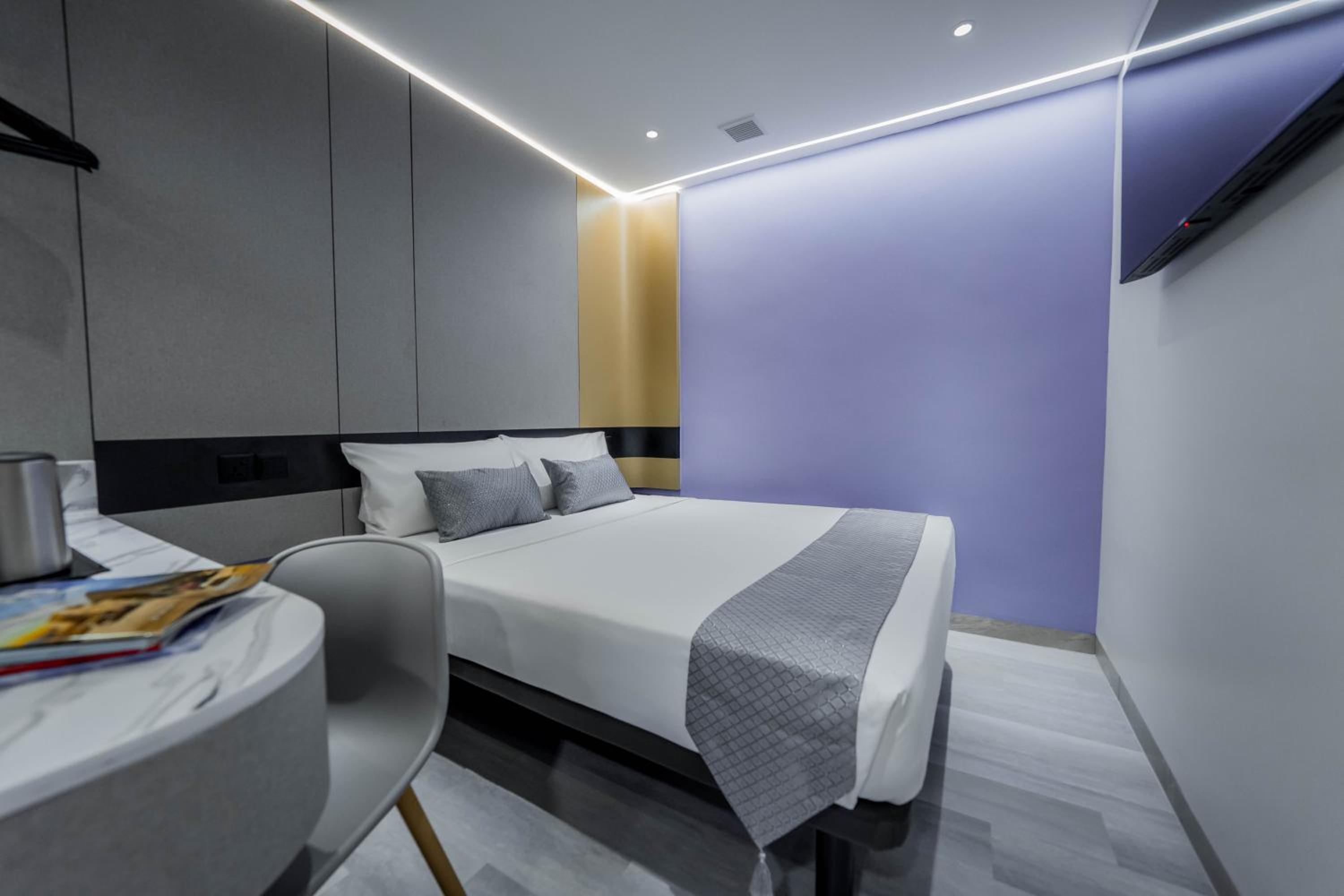 Standard Queen Room