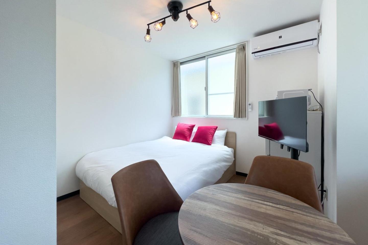One-Bedroom Apartment photo 1