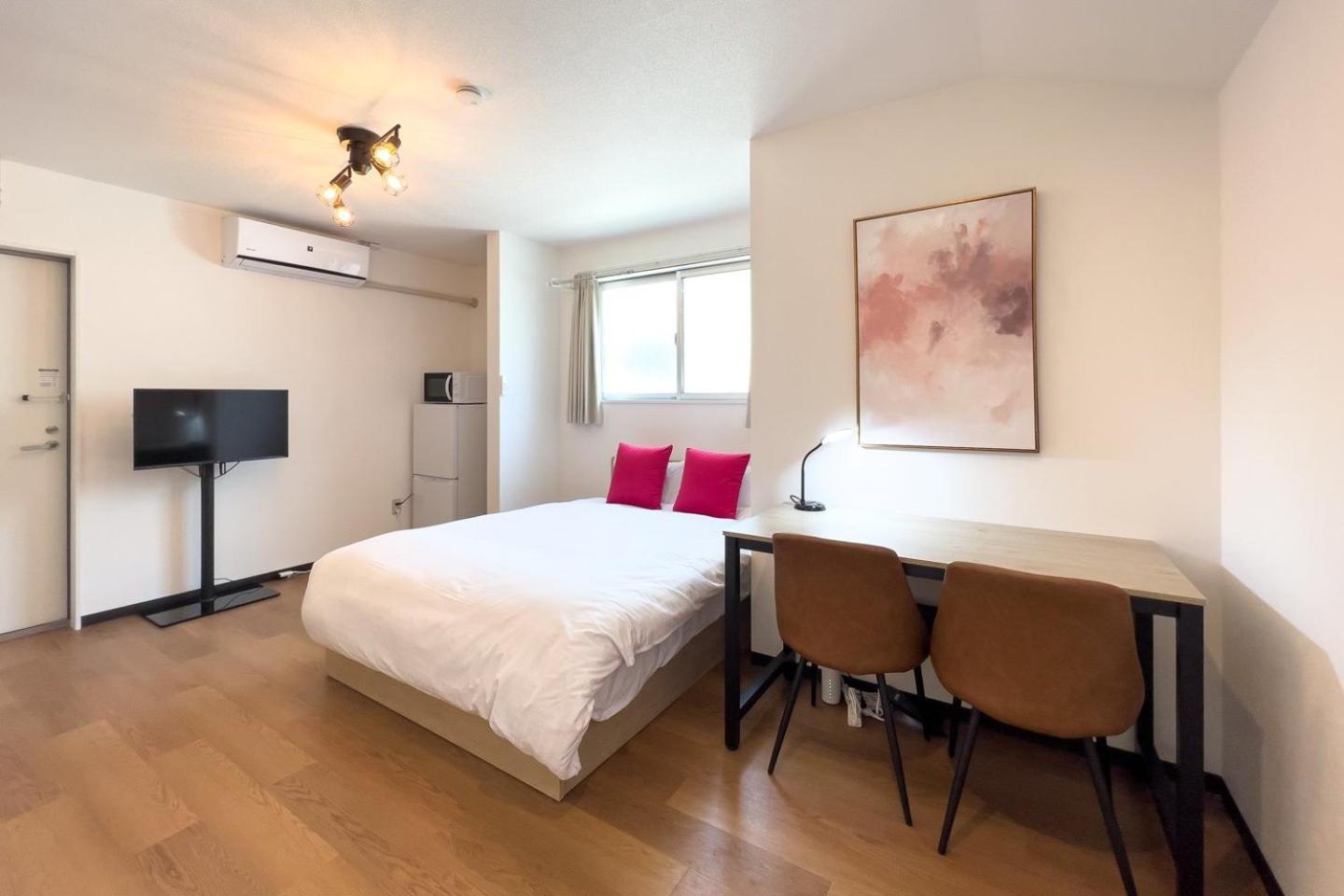 One-Bedroom Apartment photo 1