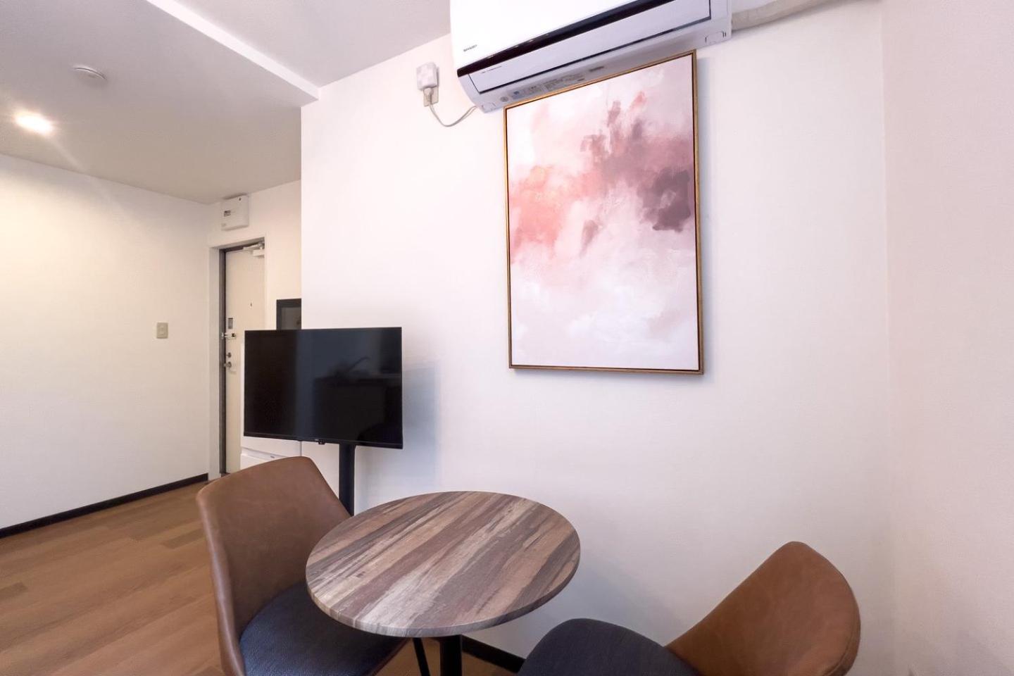 One-Bedroom Apartment photo 2