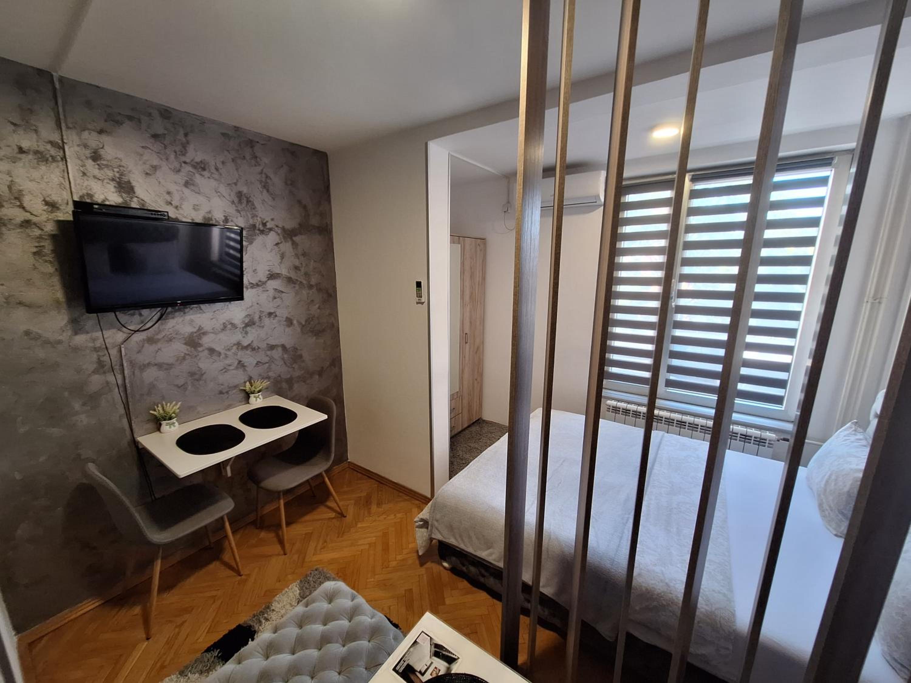 One-Bedroom Apartment photo 1