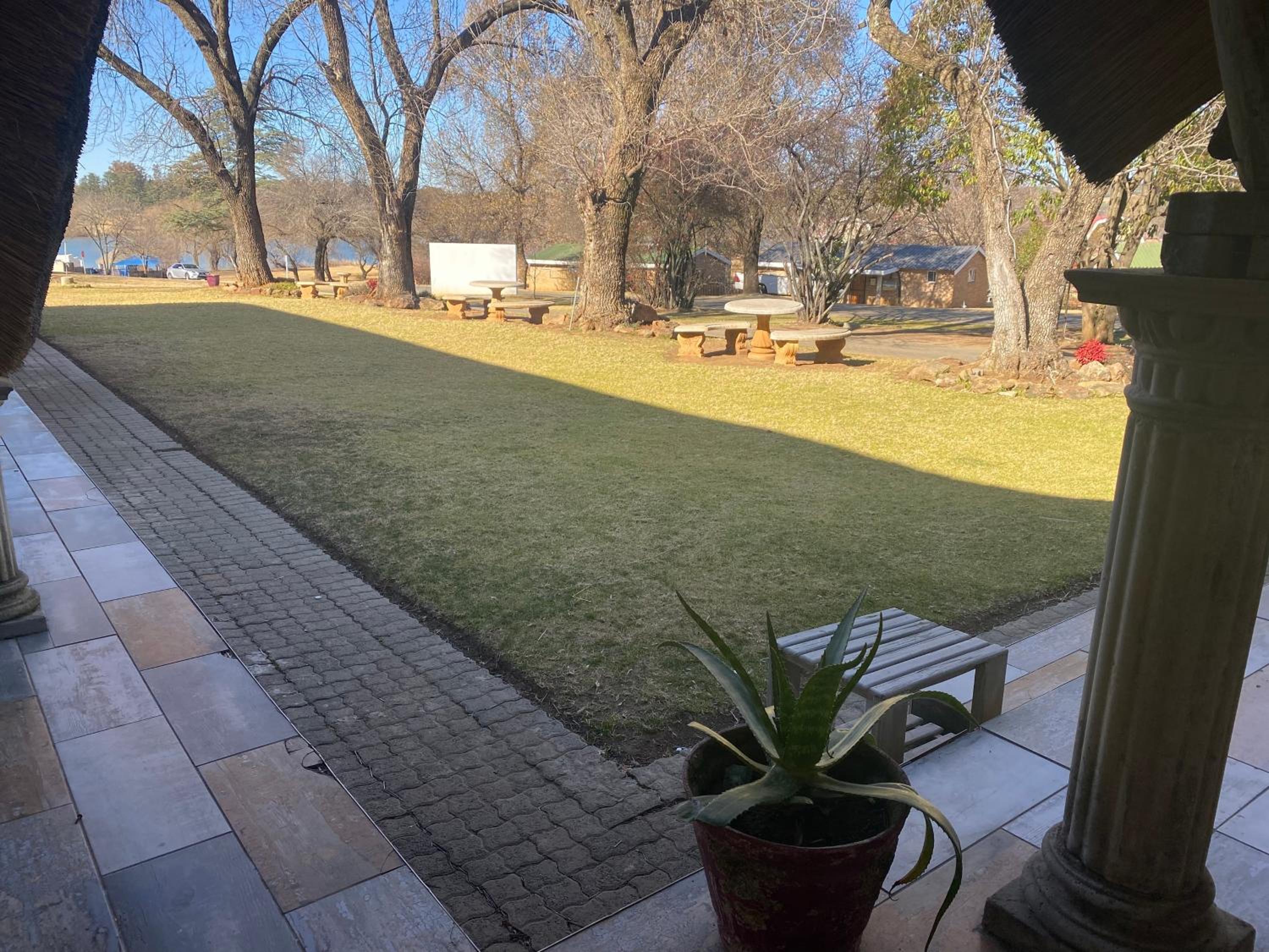 Family Room with Garden View - Photo 3