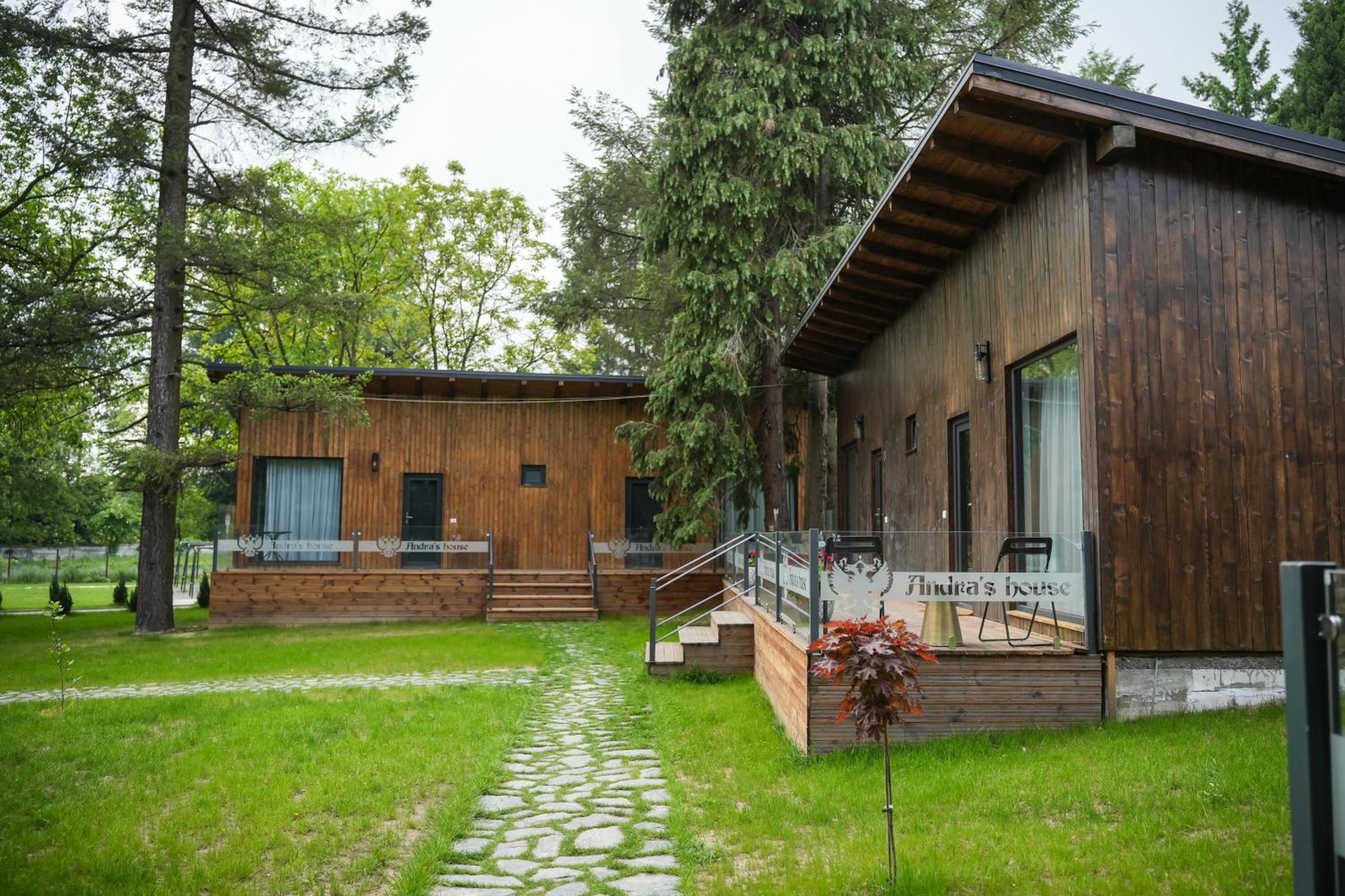 Bungalow with Garden View - Photo 6