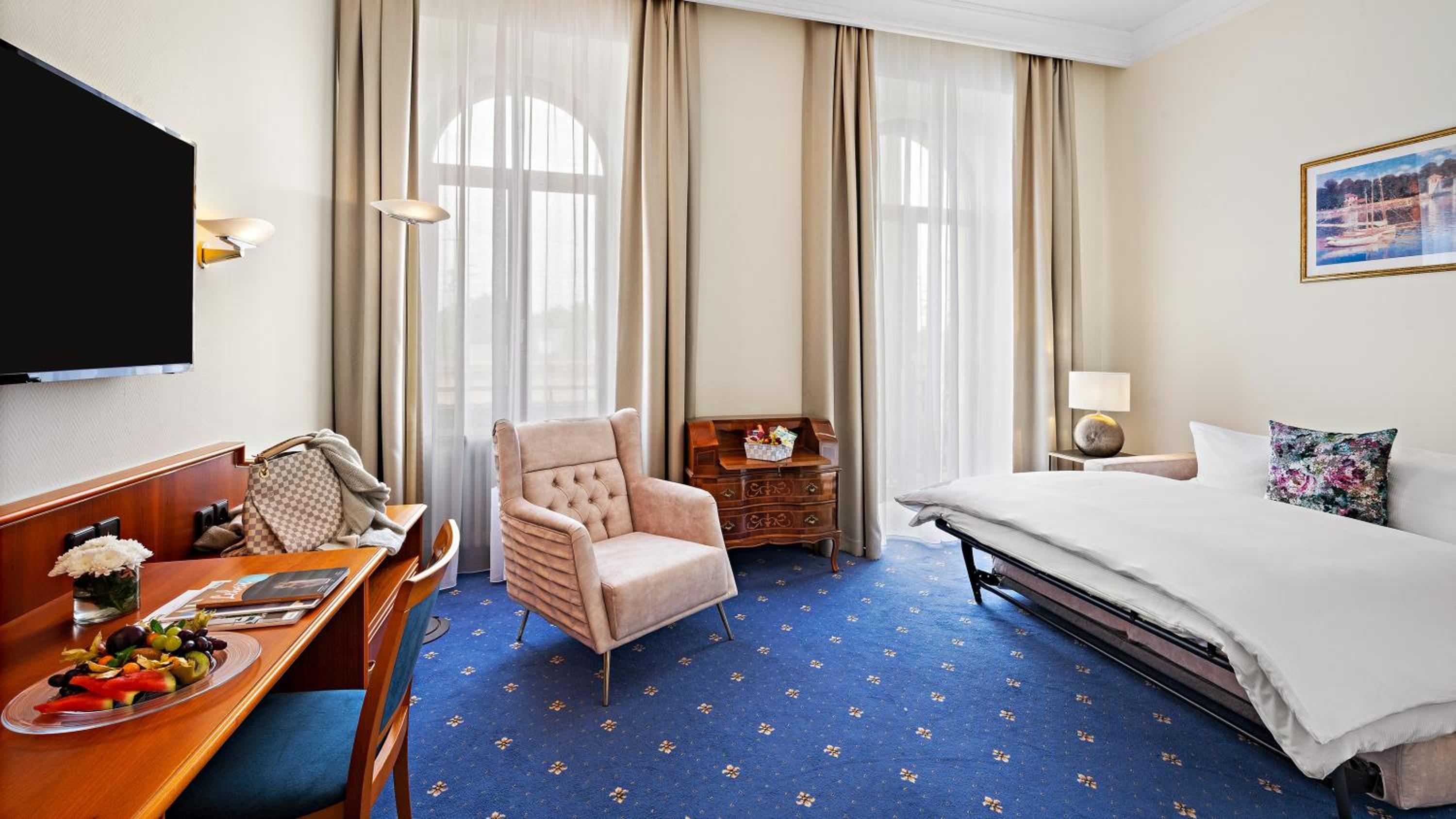 Suite - Photo 5