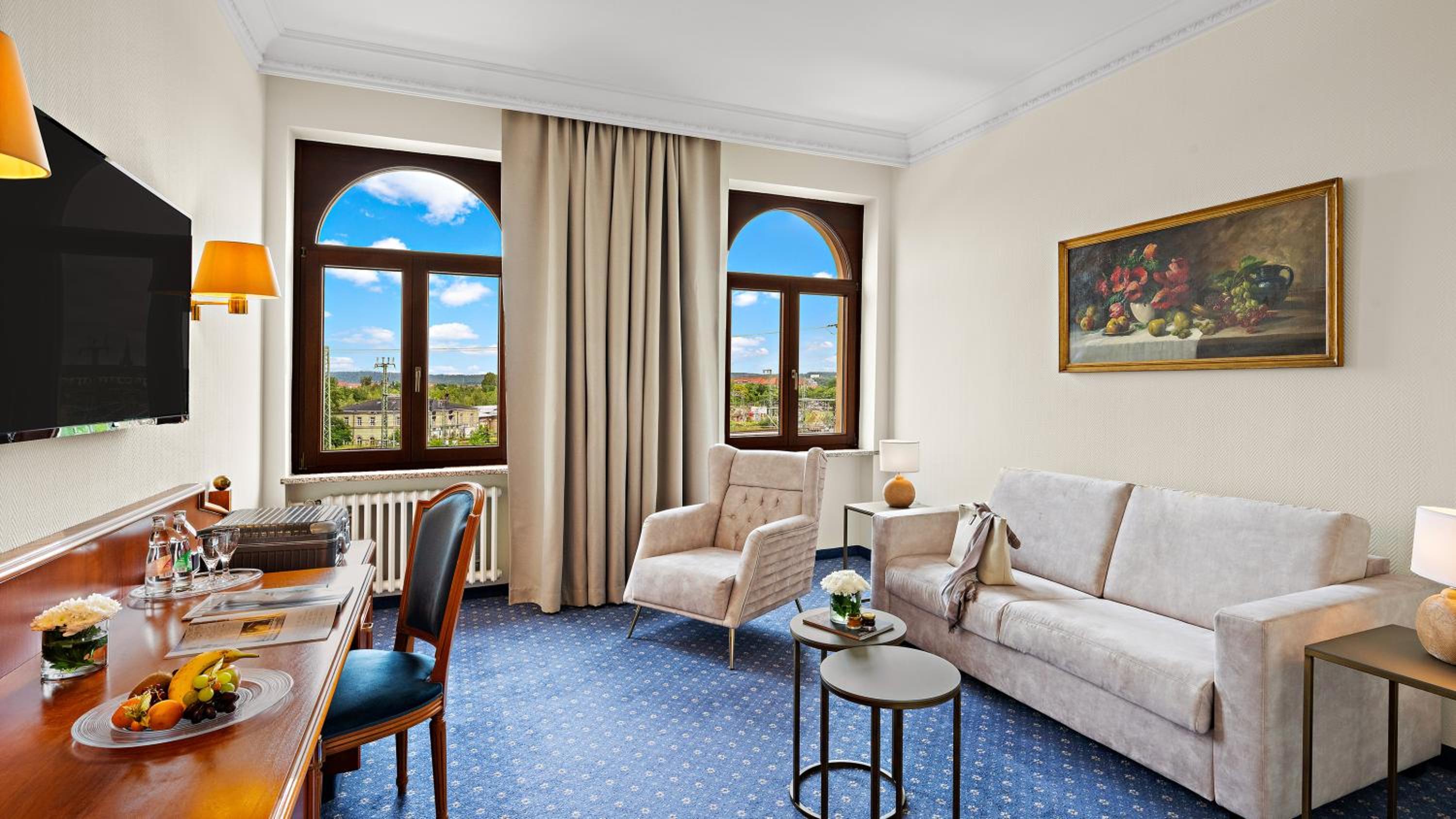 Suite - Photo 1