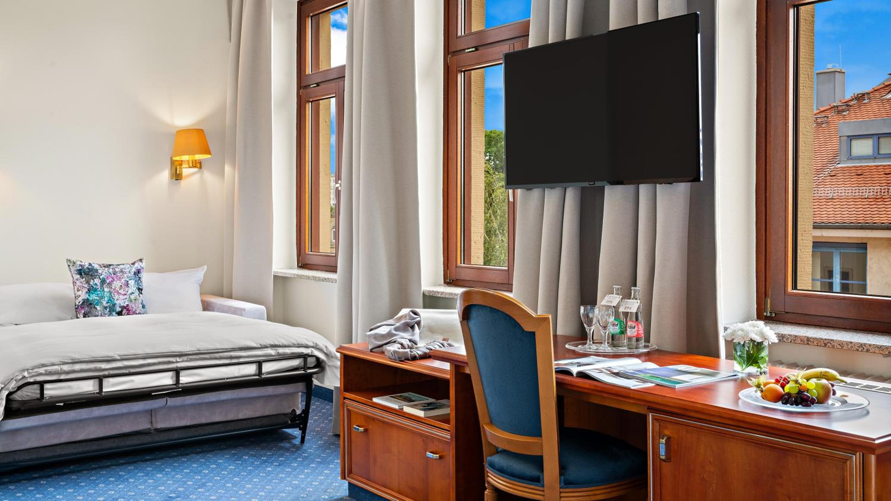  Junior Suite Courtyard - Photo 5