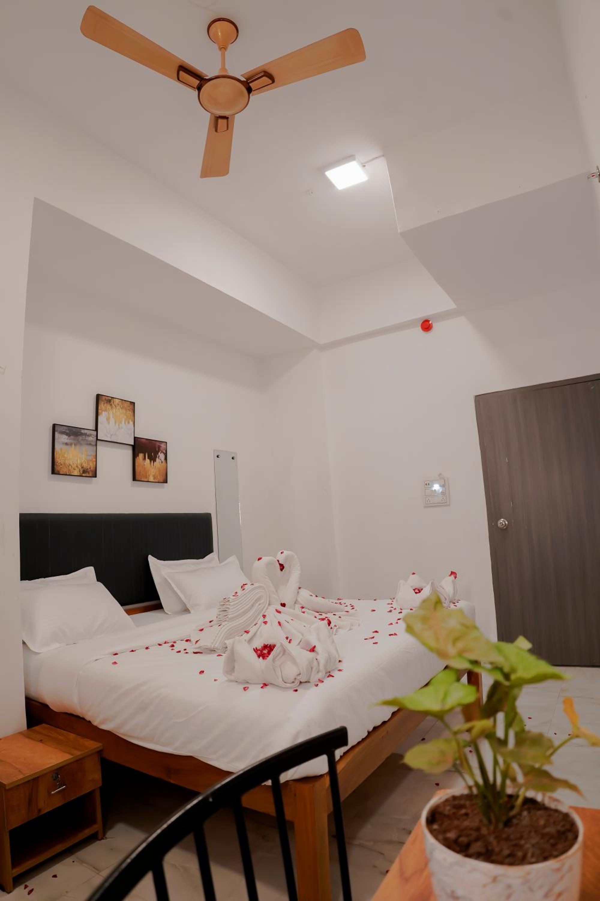 Deluxe Room - Photo 18