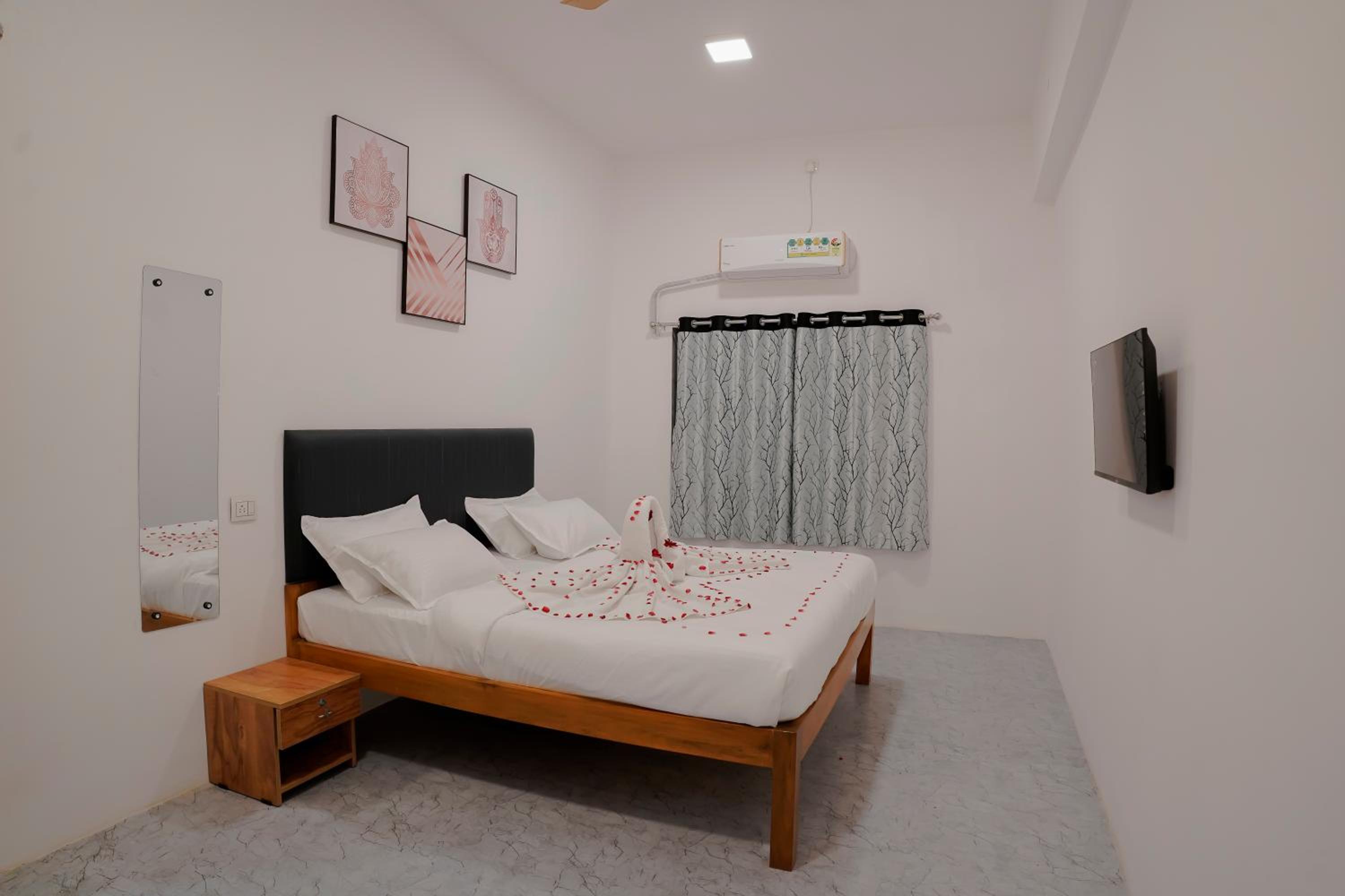 Deluxe Room - Photo 14